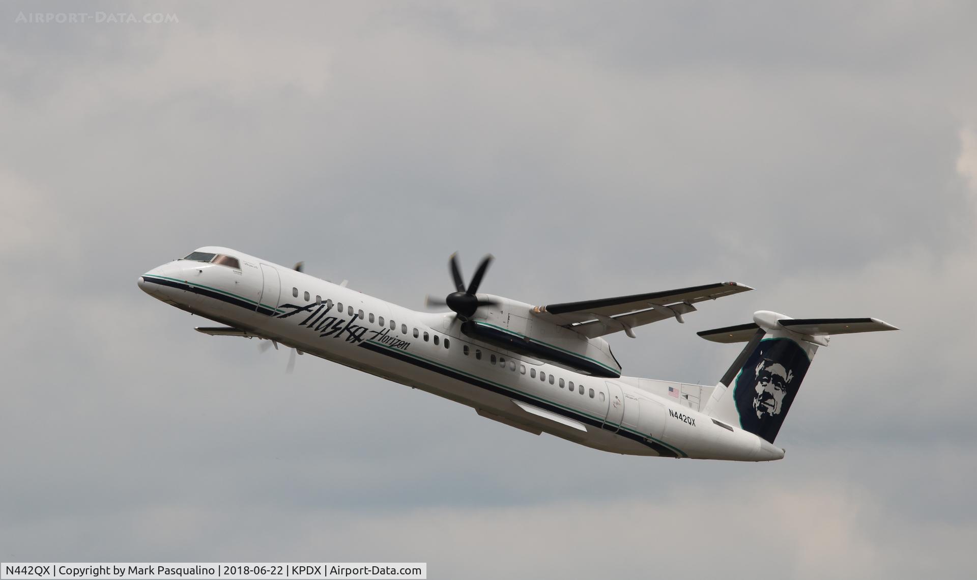 N442QX, 2010 Bombardier DHC-8-402 Dash 8 C/N 4352, DHC-8-402