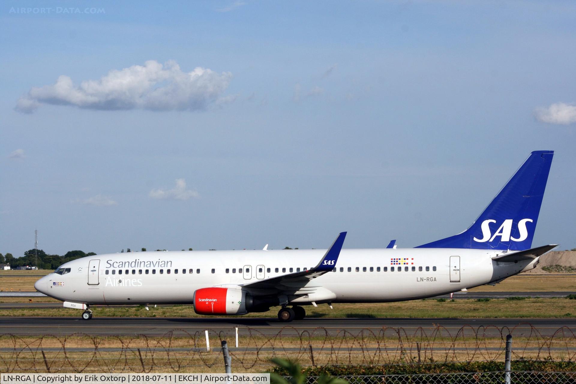 LN-RGA, 2012 Boeing 737-86N C/N 39397, LN-RGA landed w 04L