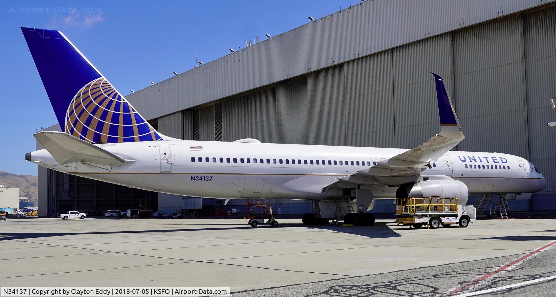 N34137, 1999 Boeing 757-224 C/N 30229, SFO 2018.