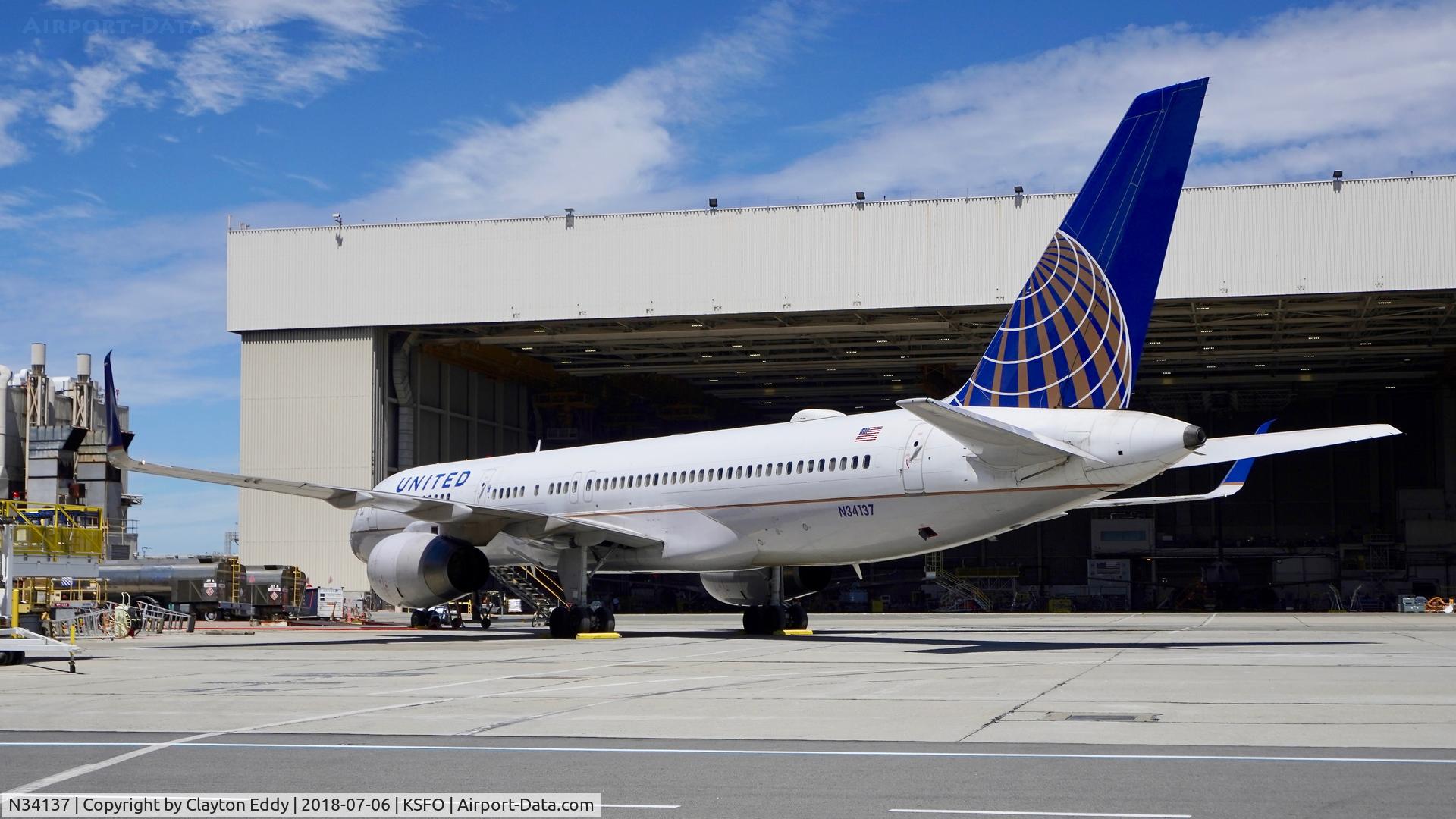 N34137, 1999 Boeing 757-224 C/N 30229, SFO 2018.