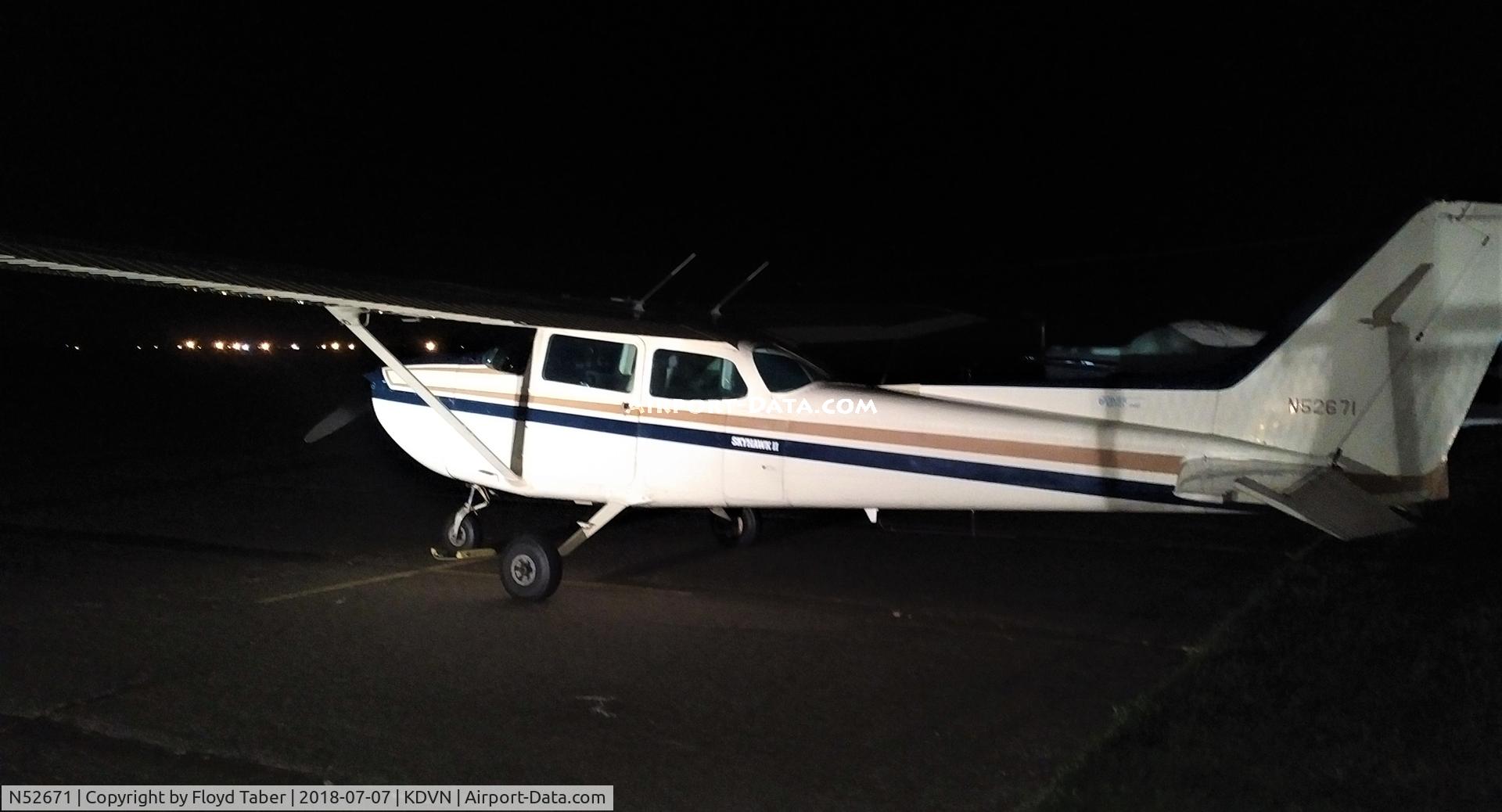 N52671, 1981 Cessna 172P C/N 17274577, Just landed at KDVN