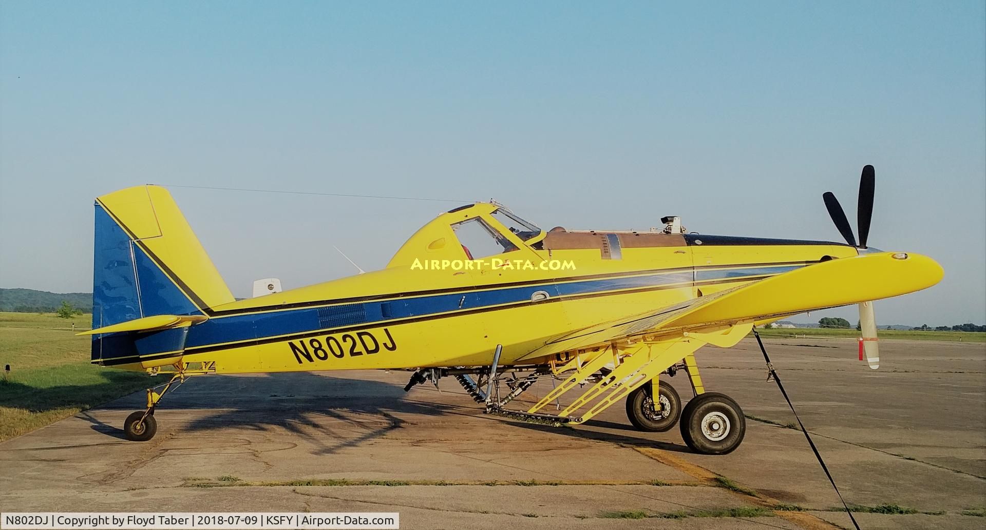 N802DJ, 2013 Air Tractor AT-802A C/N 802A-0485, Crop Duster on the ramp