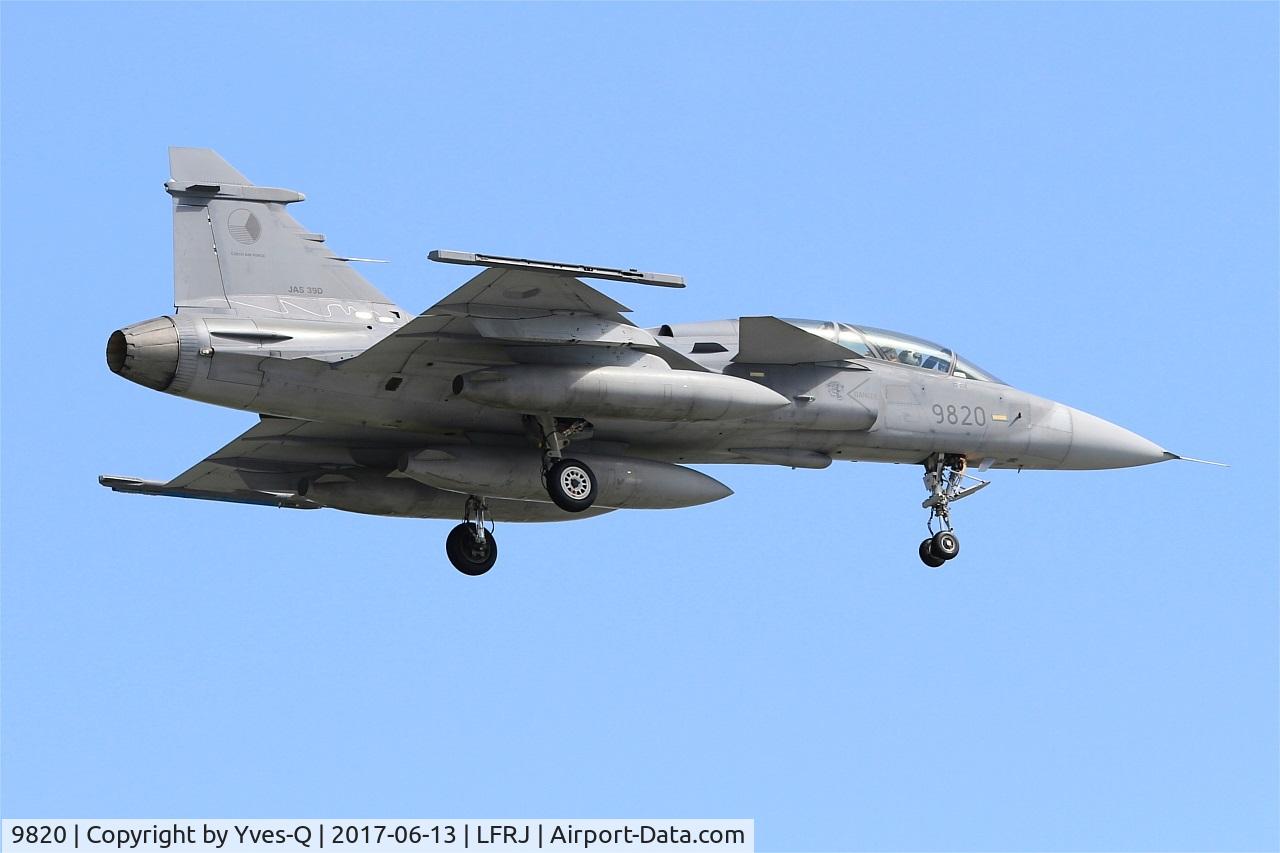 9820, 2005 Saab JAS-39D Gripen C/N 39820, Saab JAS-39D Gripen, On final rwy 08, Landivisiau Naval Air Base (LFRJ) Tiger Meet 2017