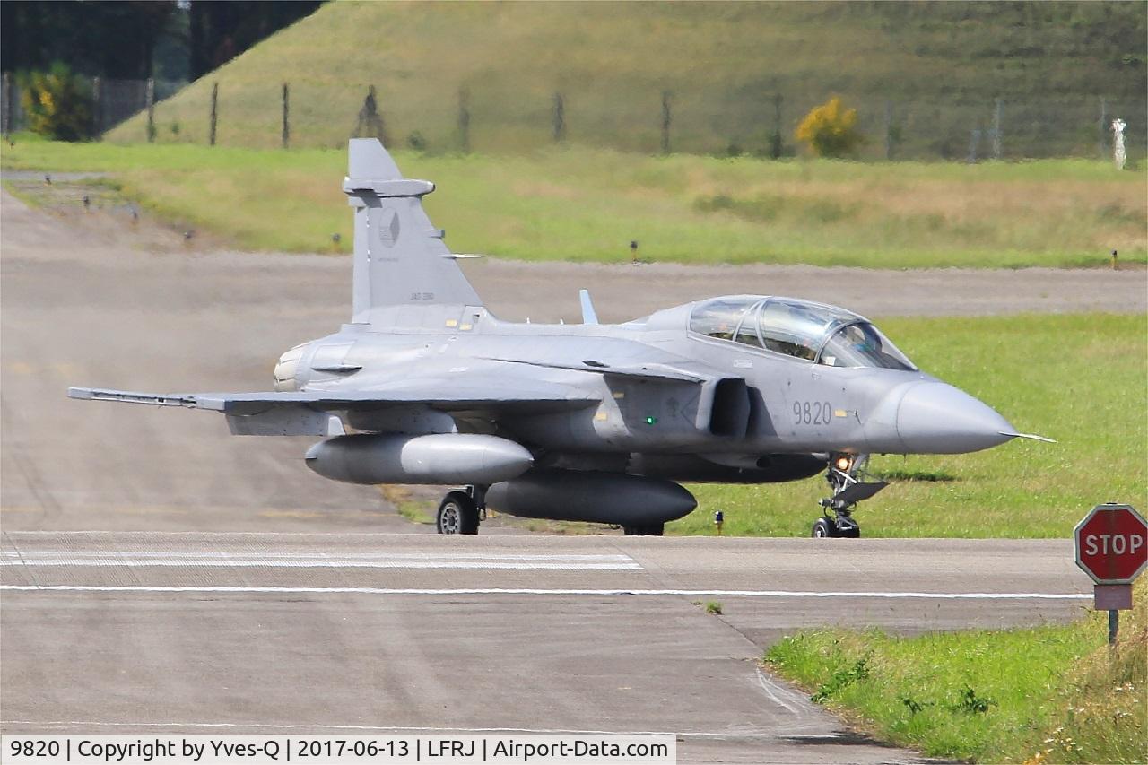 9820, 2005 Saab JAS-39D Gripen C/N 39820, Saab JAS-39D Gripen, Taxiing to holding point rwy 08, Landivisiau Naval Air Base (LFRJ) Tiger Meet 2017