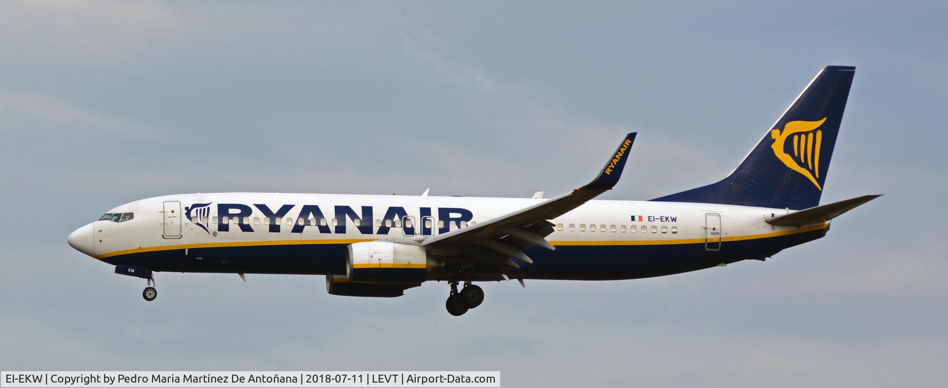EI-EKW, 2010 Boeing 737-8AS C/N 38506, Foronda - Vitoria-Gasteiz - Euskadi - España