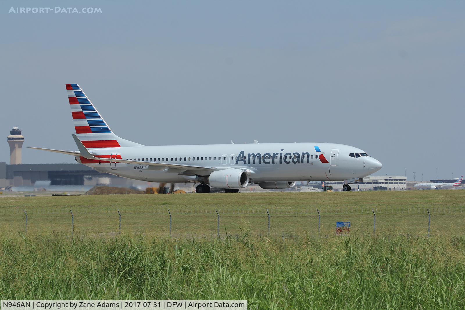 N946AN, 2000 Boeing 737-823 C/N 30600, At DFW Airport