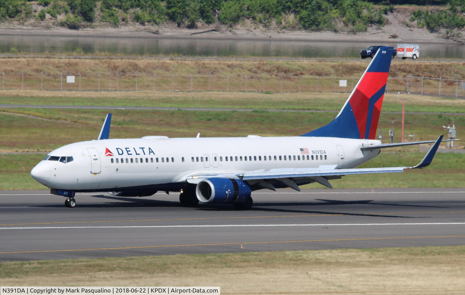 N391DA, 2000 Boeing 737-832 C/N 30560, Boeing 737-800
