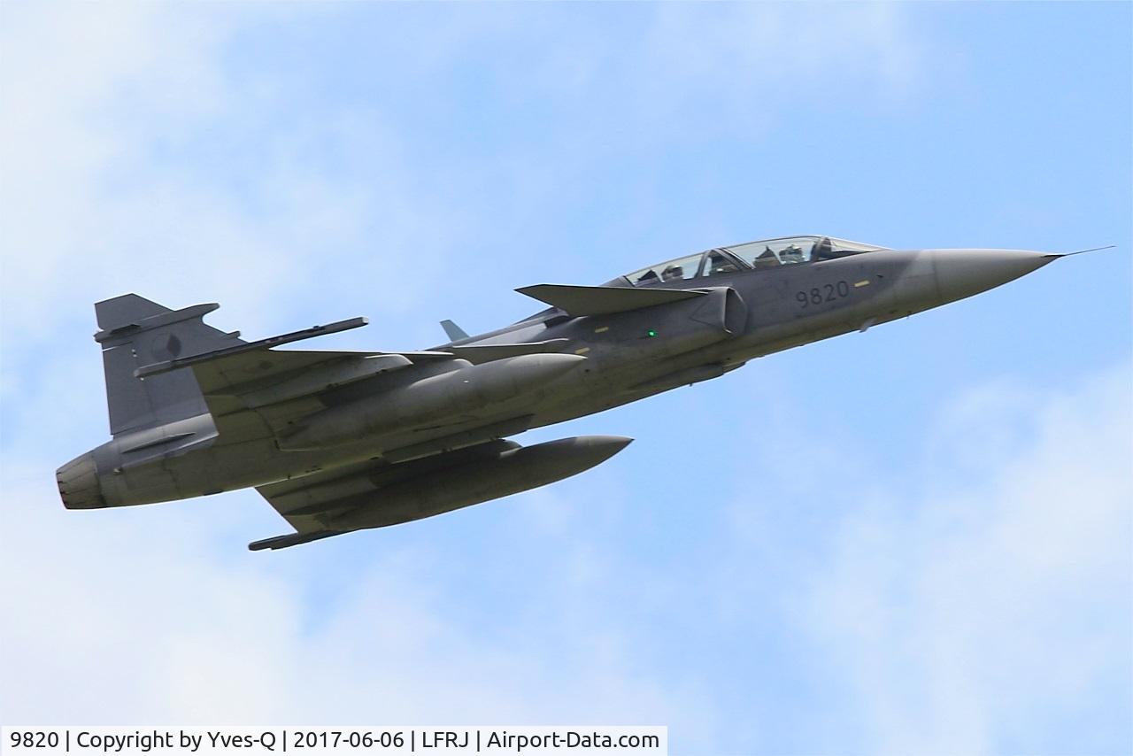 9820, 2005 Saab JAS-39D Gripen C/N 39820, Saab JAS-39D Gripen, Take off rwy 26, Landivisiau Naval Air Base (LFRJ) Tiger Meet 2017