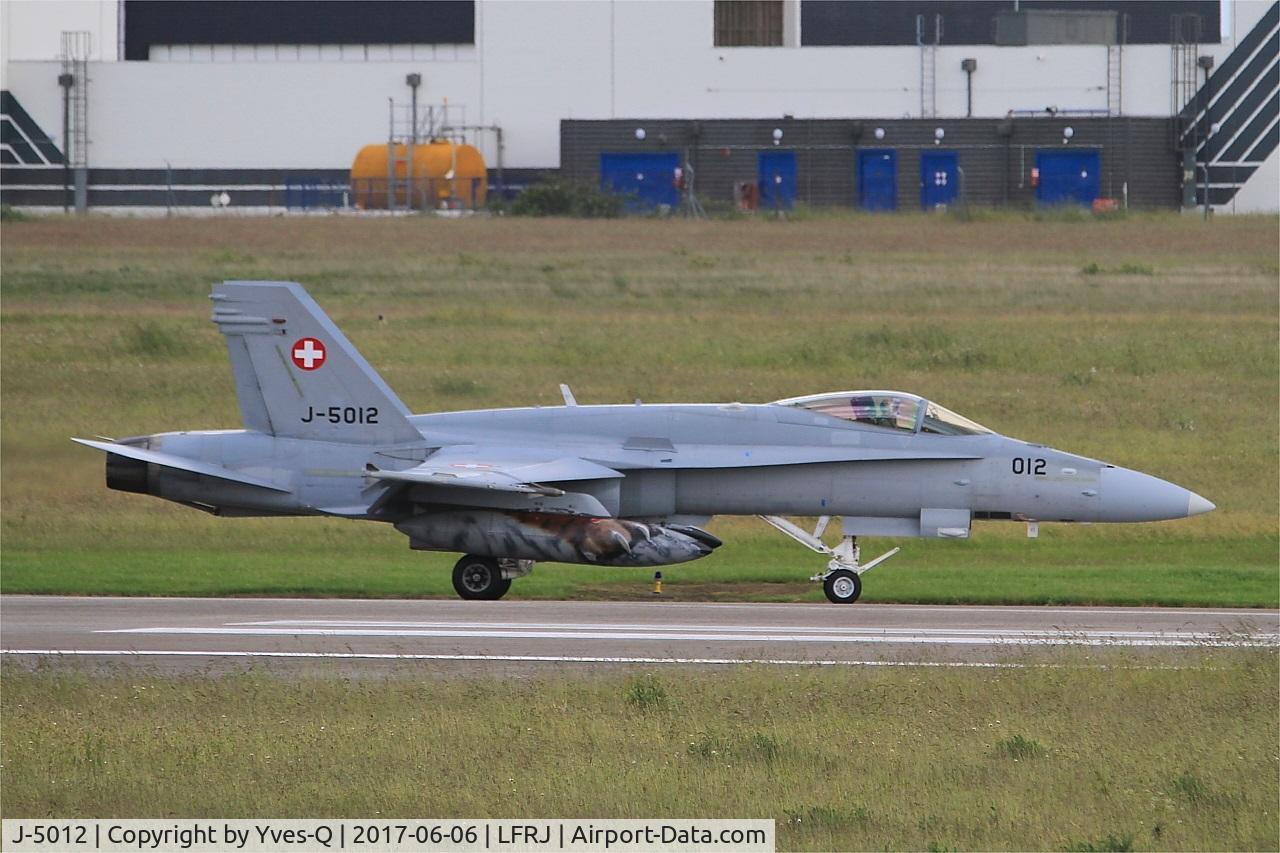 J-5012, McDonnell Douglas F/A-18C Hornet C/N 1352/SFC012, McDonnell Douglas FA-18C Hornet, Taxiing rwy 26, Landivisiau Naval Air Base (LFRJ) Tiger Meet 2017
