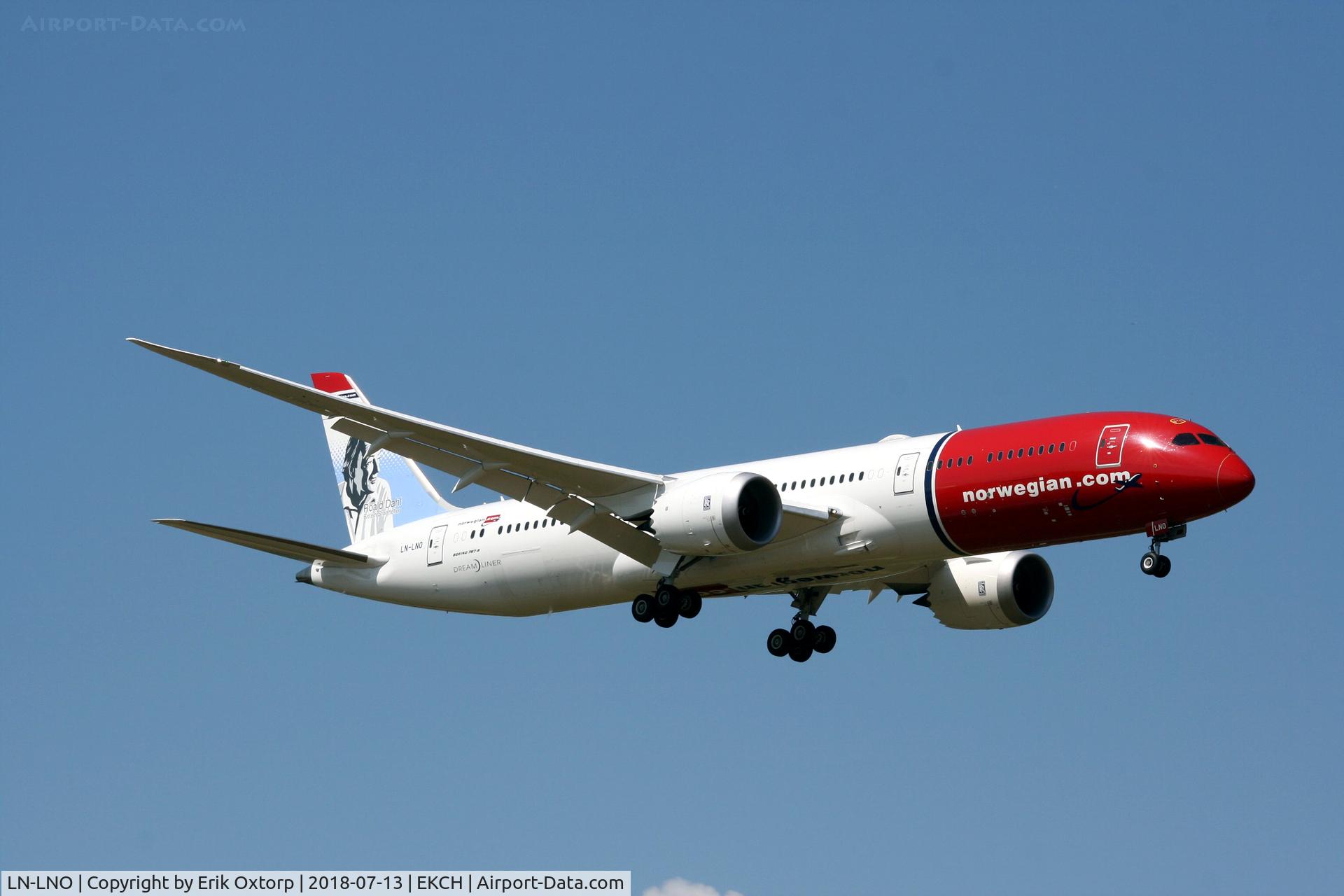 LN-LNO, 2017 Boeing 787-9 Dreamliner C/N 38779, LN-LNO landing rw 04L