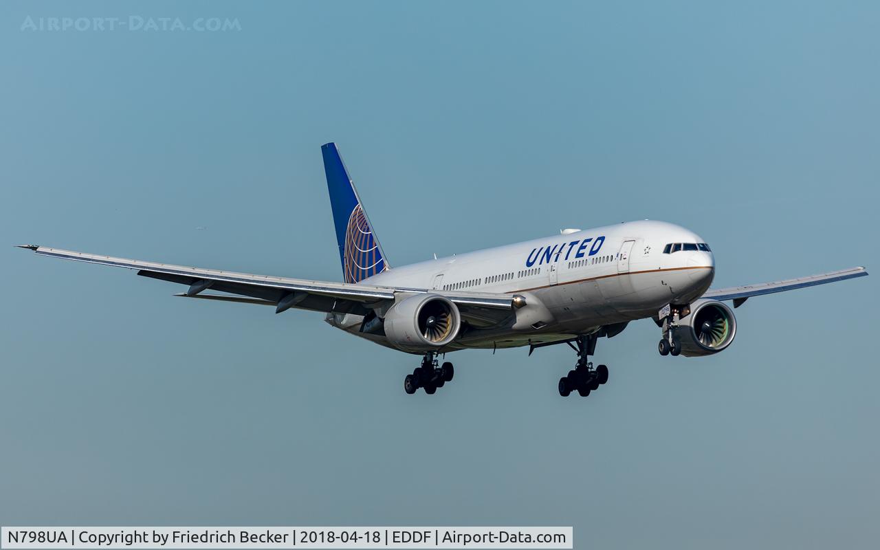 N798UA, 1998 Boeing 777-222ER C/N 26928, on final RW07L