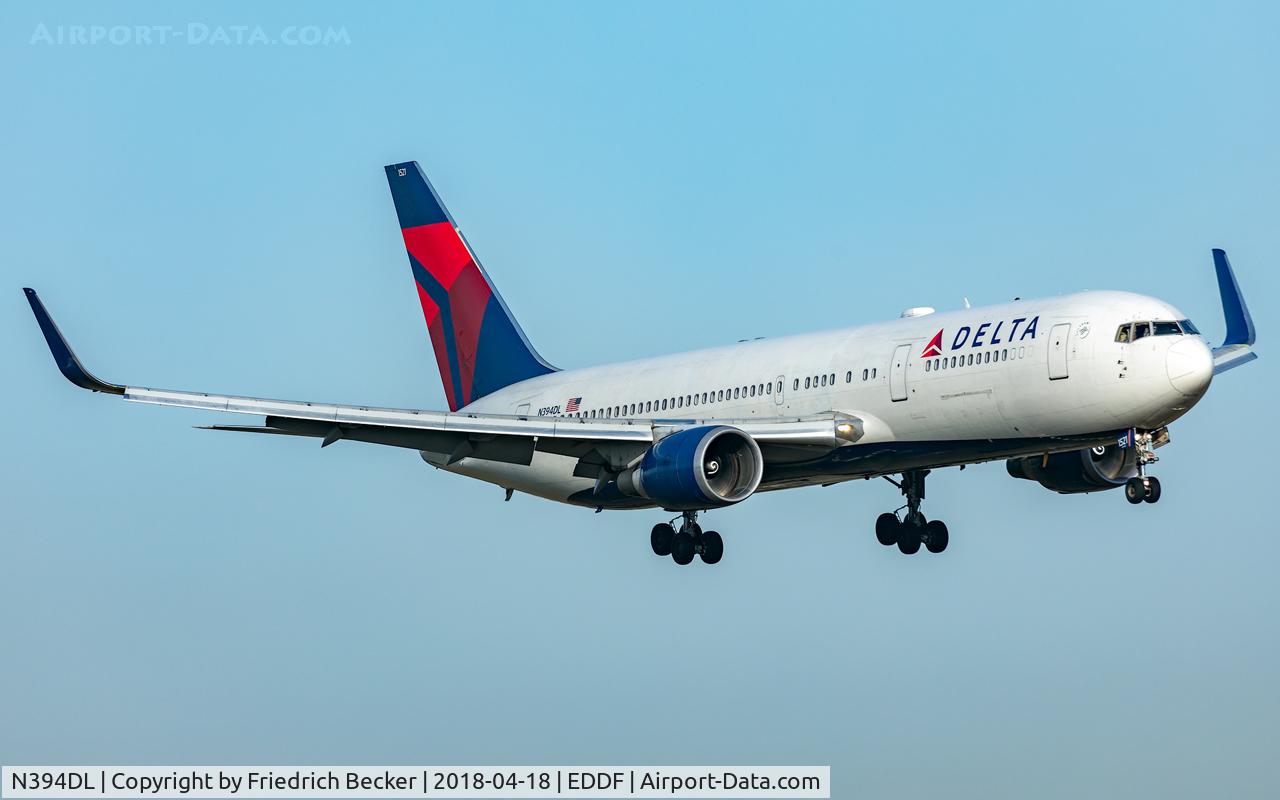 N394DL, 1995 Boeing 767-324/ER C/N 27394, on final RW07L