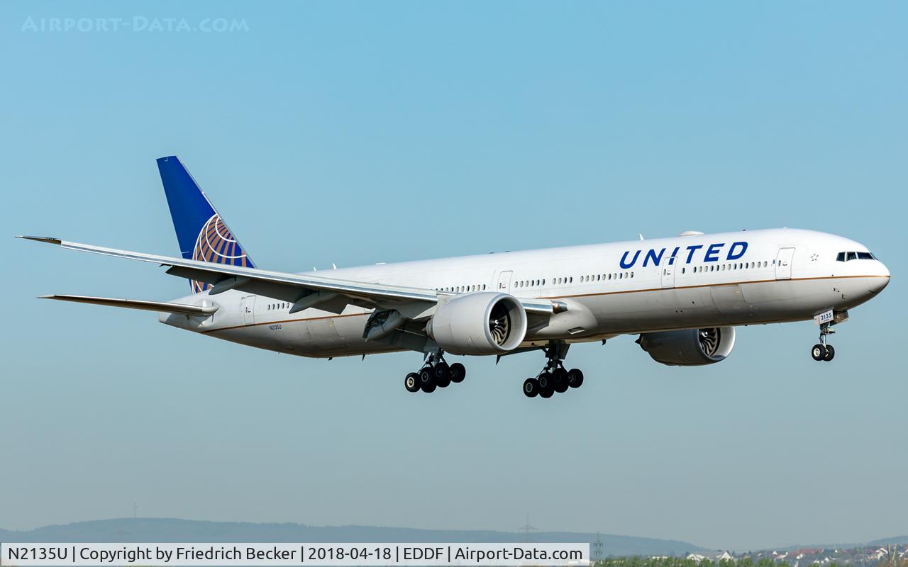 N2135U, 2017 Boeing 777-300/ER C/N 62646, on final RW07L