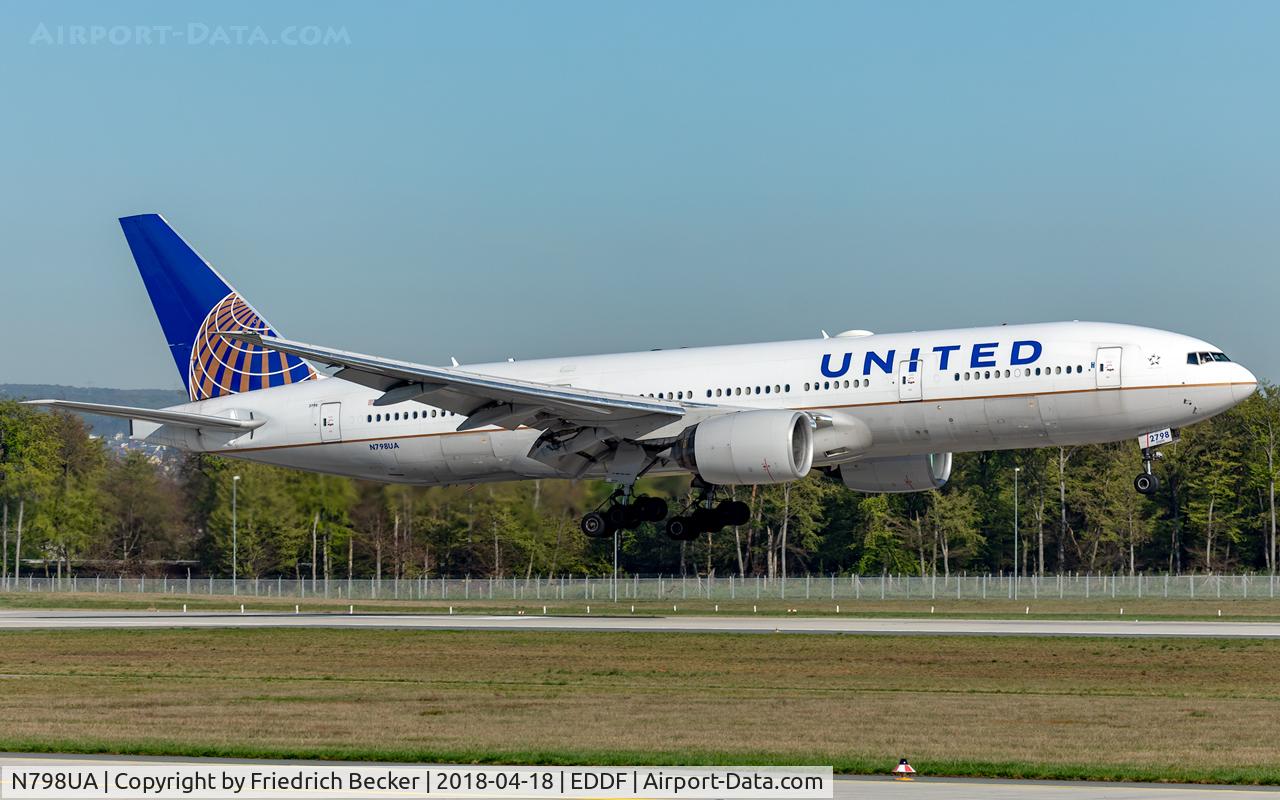 N798UA, 1998 Boeing 777-222ER C/N 26928, on final RW07L