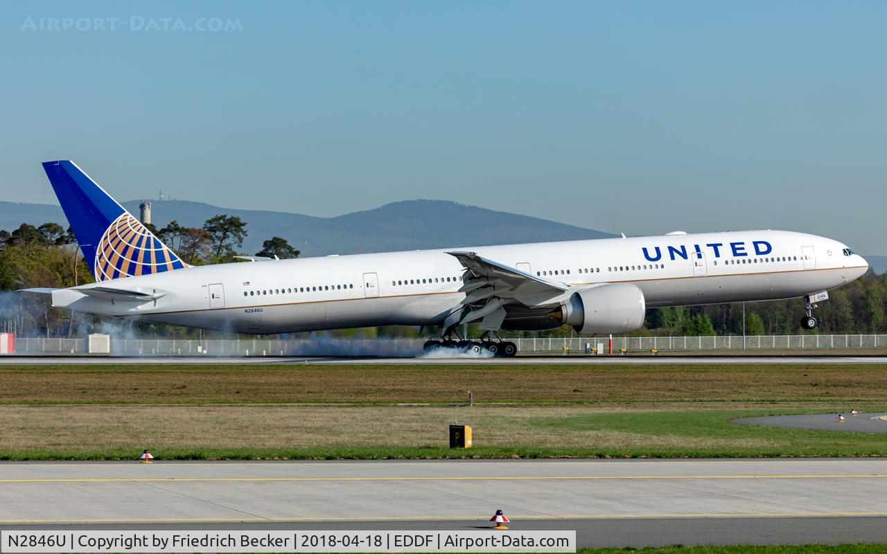 N2846U, 2018 Boeing 777-300/ER C/N 64990, touchdown on RW07L