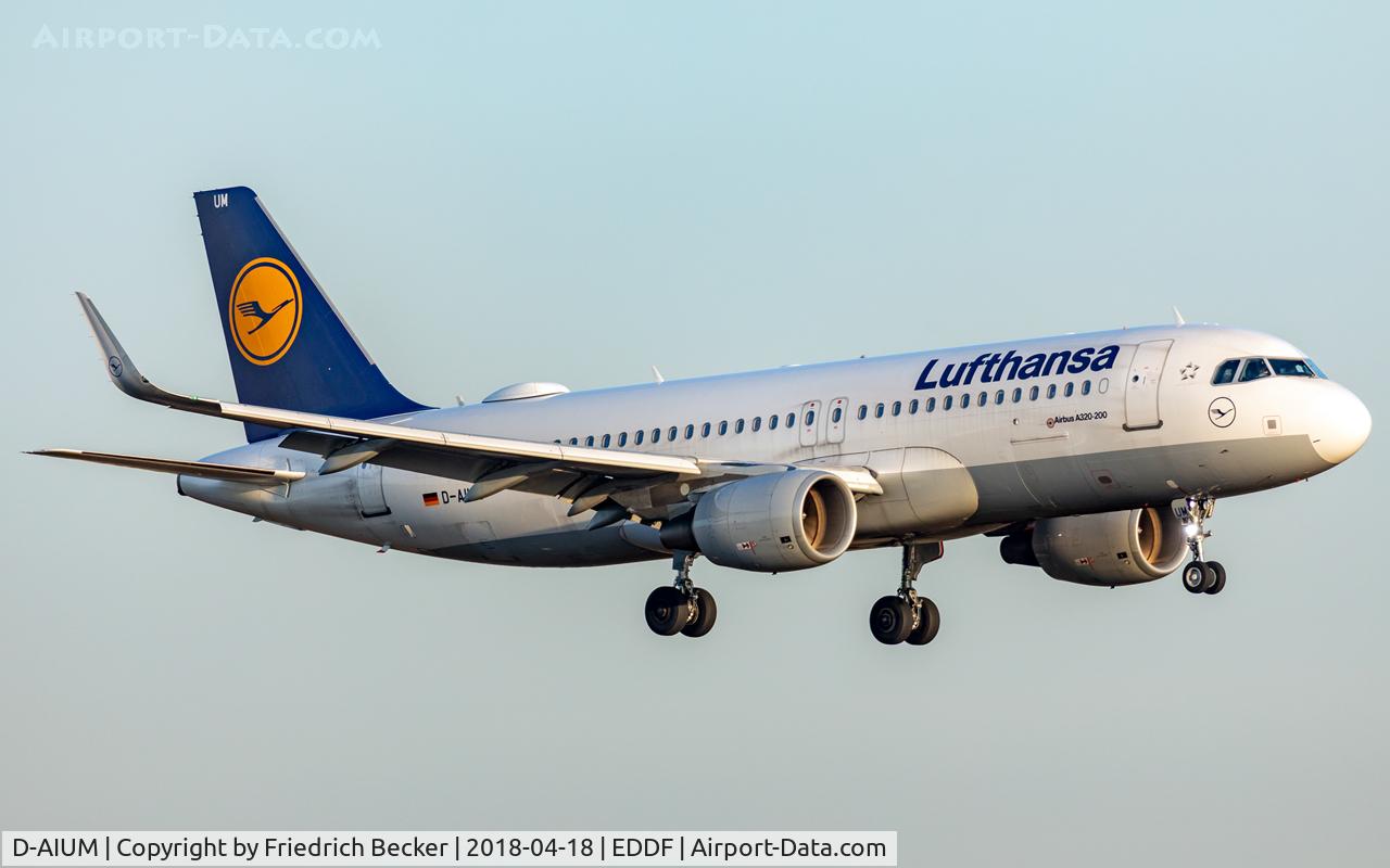 D-AIUM, 2015 Airbus A320-214 C/N 6577, on final RW07L