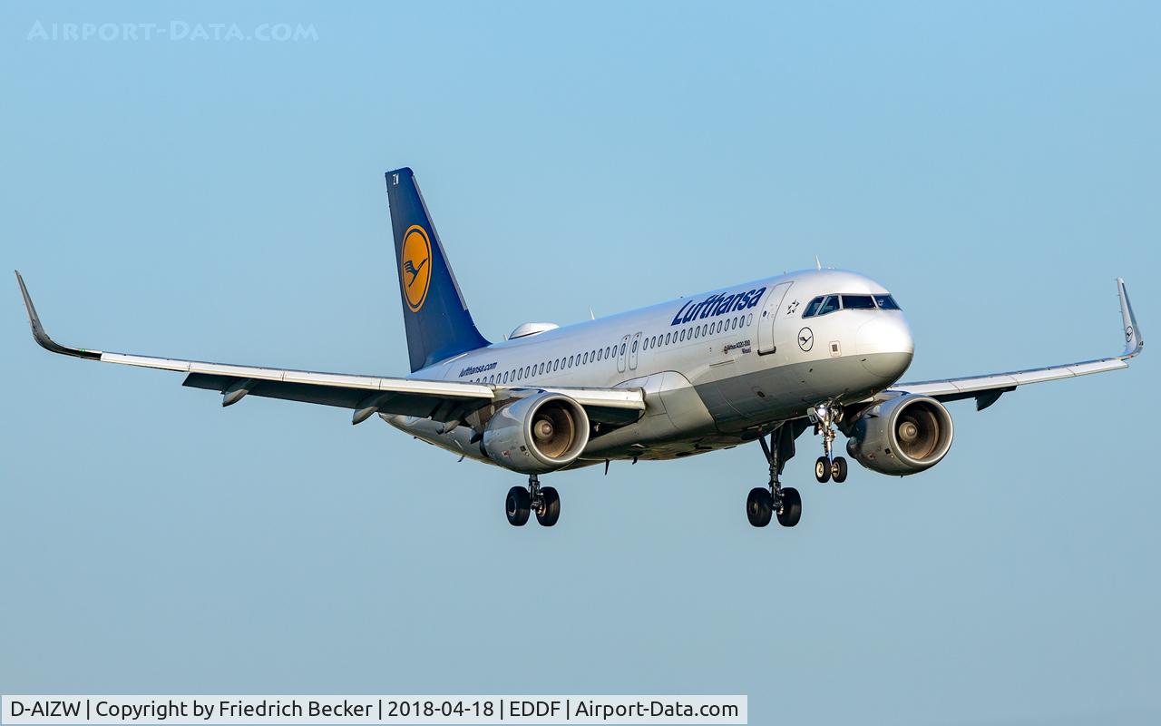 D-AIZW, 2013 Airbus A320-214 C/N 5694, on final RW07L