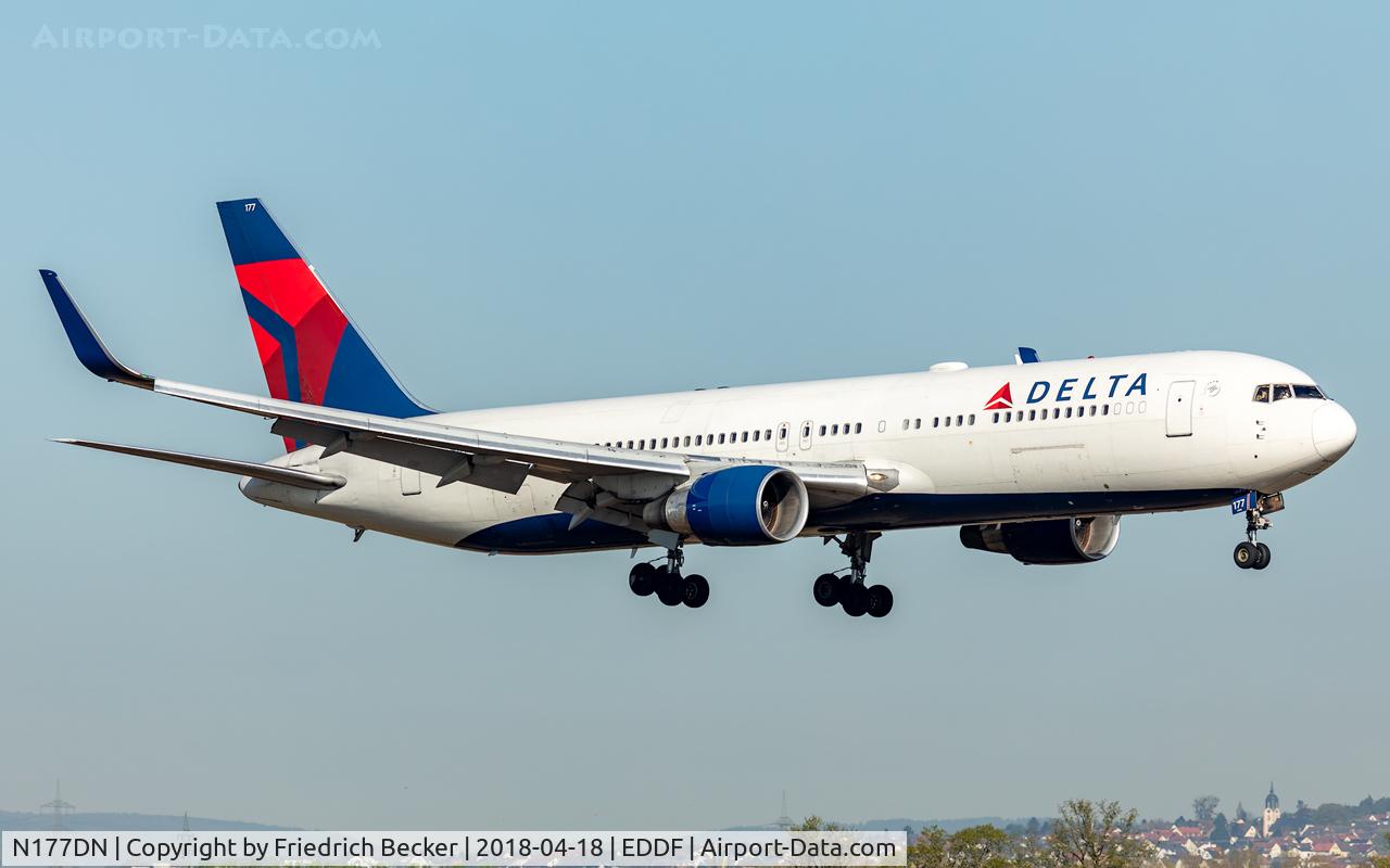 N177DN, 1991 Boeing 767-332 C/N 25122, on final RW07L
