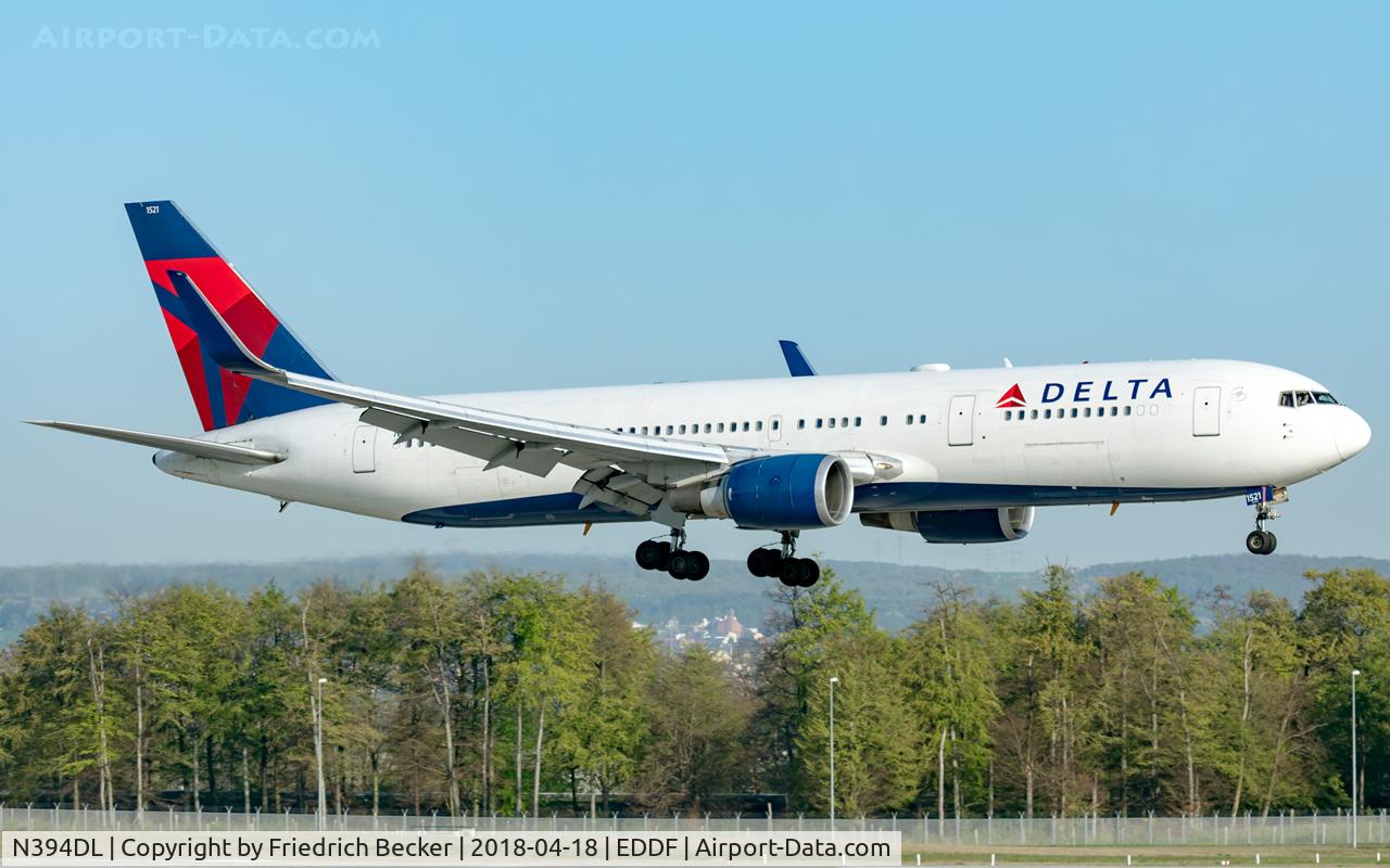 N394DL, 1995 Boeing 767-324/ER C/N 27394, on final RW07L