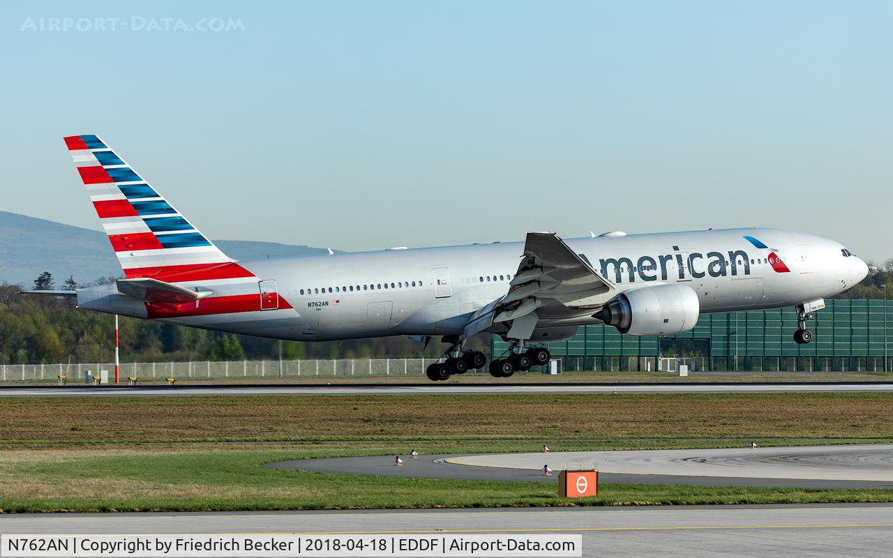 N762AN, 2002 Boeing 777-223 C/N 31479, on final RW07L