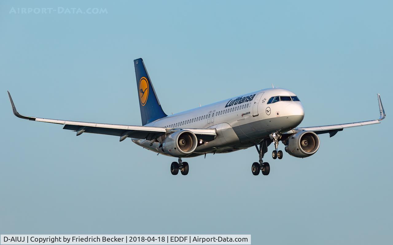 D-AIUJ, 2014 Airbus A320-214 C/N 6301, on final RW07L