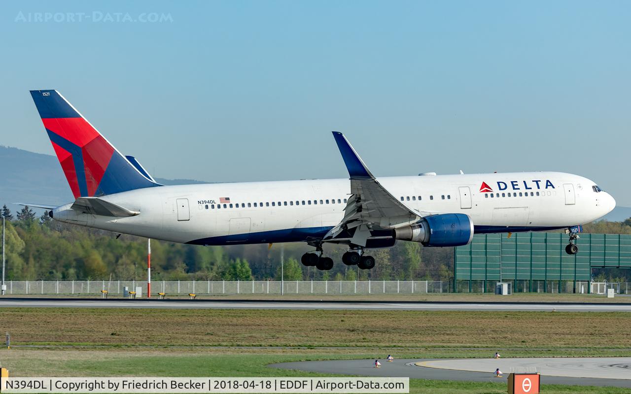 N394DL, 1995 Boeing 767-324/ER C/N 27394, on final RW07L