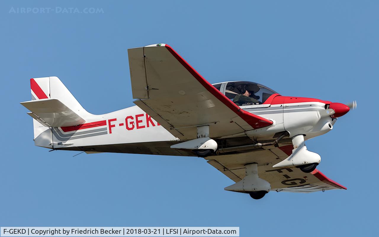 F-GEKD, 1985 Robin DR400/160 C/N 1728, on final at BA113 St. Dizier
