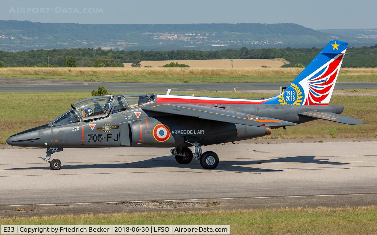 E33, Dassault-Dornier Alpha Jet E C/N E33, taxying to the active during the Meeting Aerienne BA133 Nancy Ochey
