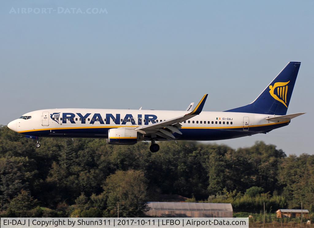 EI-DAJ, 2003 Boeing 737-8AS C/N 33548, Landing rwy 14R