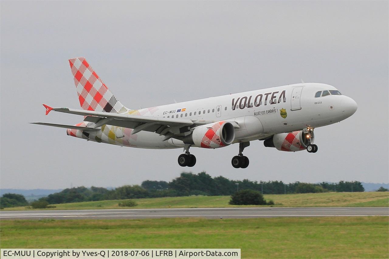 EC-MUU, 2004 Airbus A319-111 C/N 2253, Airbus A319-111, Landing rwy 25L, Brest-Bretagne airport (LFRB-BES)