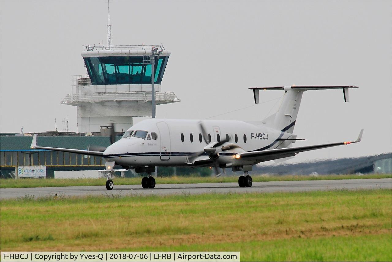 F-HBCJ, 1998 Beech 1900D C/N UE-338, Beech 1900D, Taxiing rwy 07R, Brest-Bretagne airport (LFRB-BES)