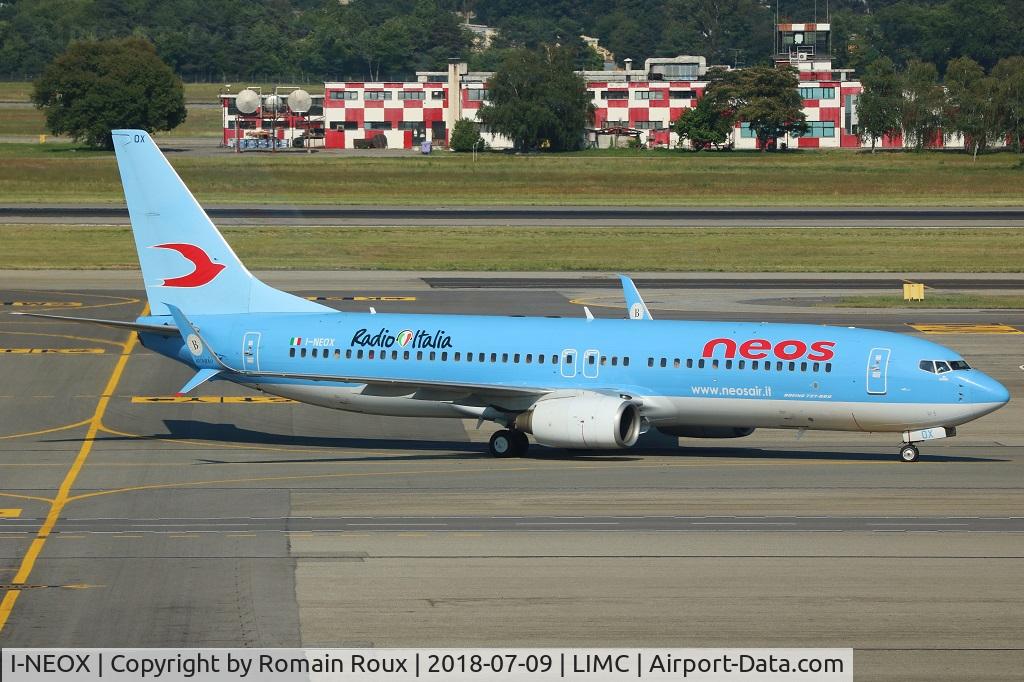 I-NEOX, 2004 Boeing 737-86N C/N 33677, Taxiing