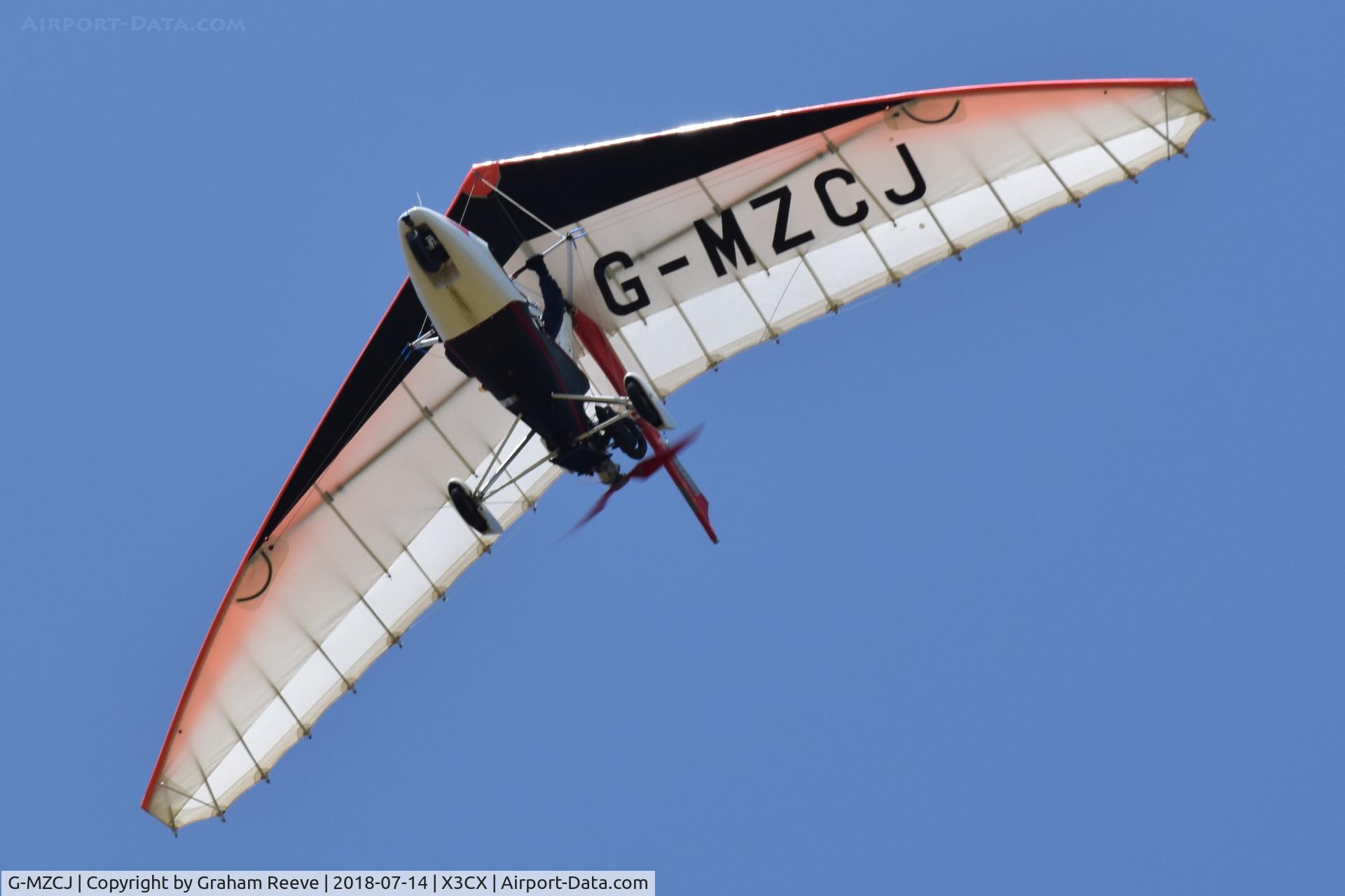 G-MZCJ, 1996 Pegasus Quantum 15 C/N 7233, Over head at Northrepps.