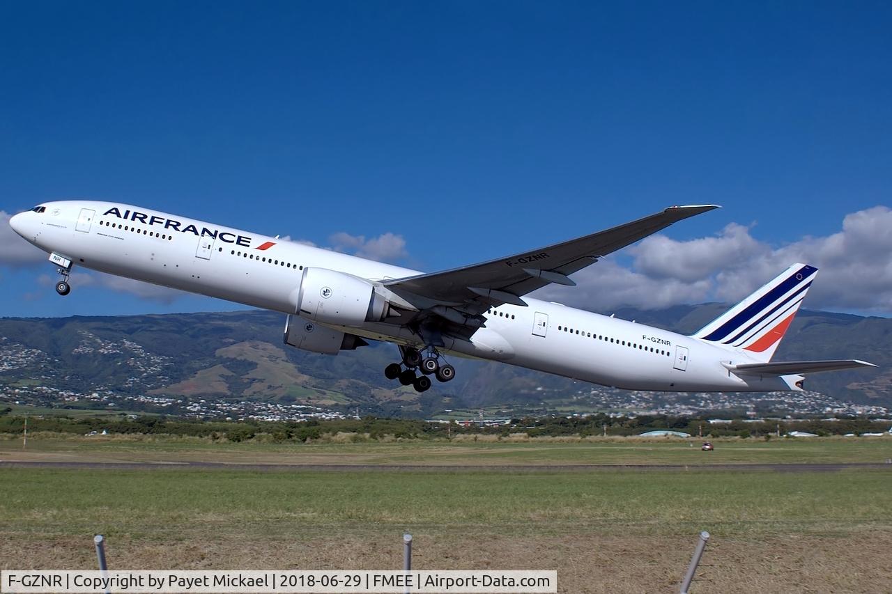 F-GZNR, 2015 Boeing 777-328/ER C/N 44553, Taking off rwy 12