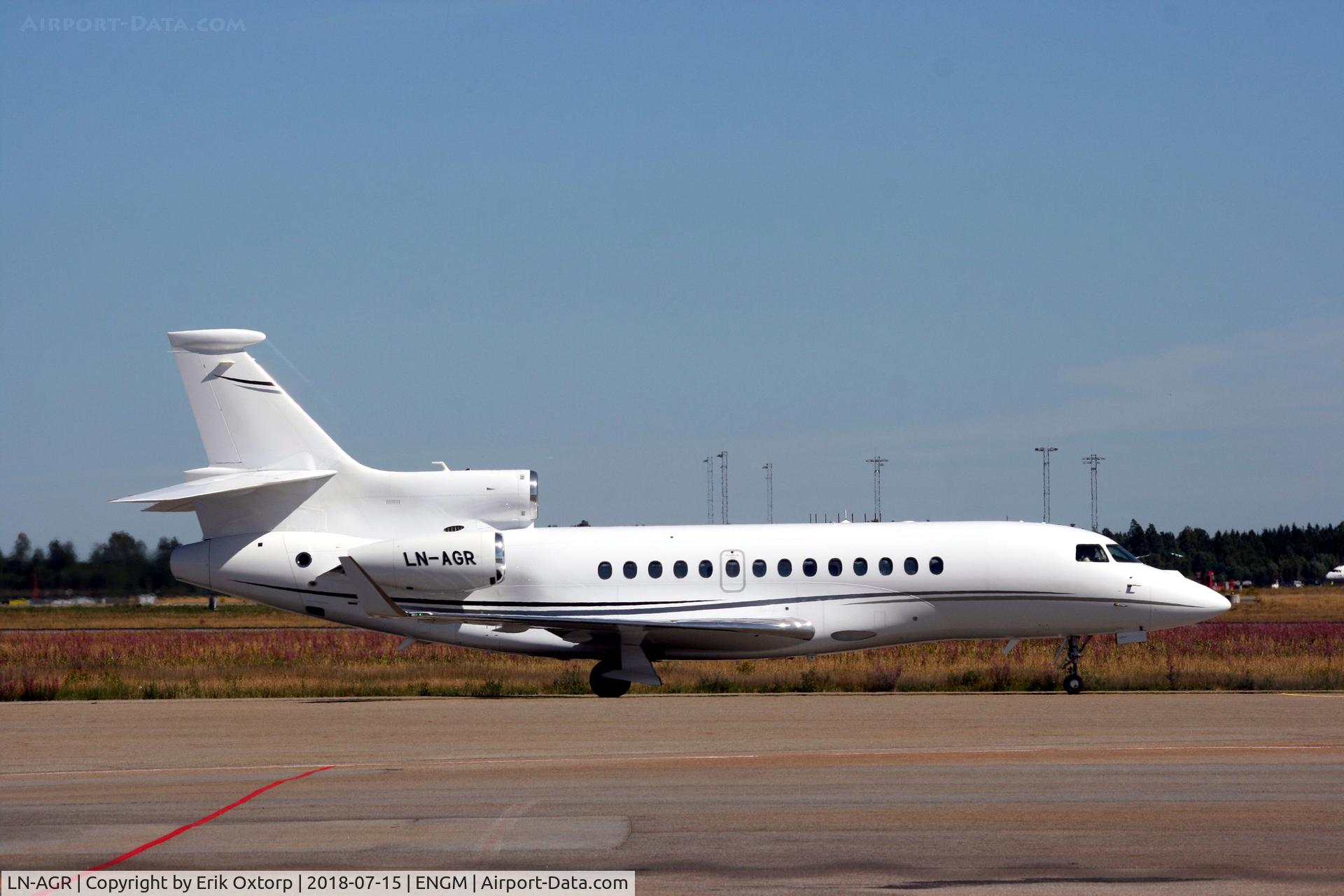 LN-AGR, 2013 Dassault Falcon 7X C/N 195, LN-AGR in OSL