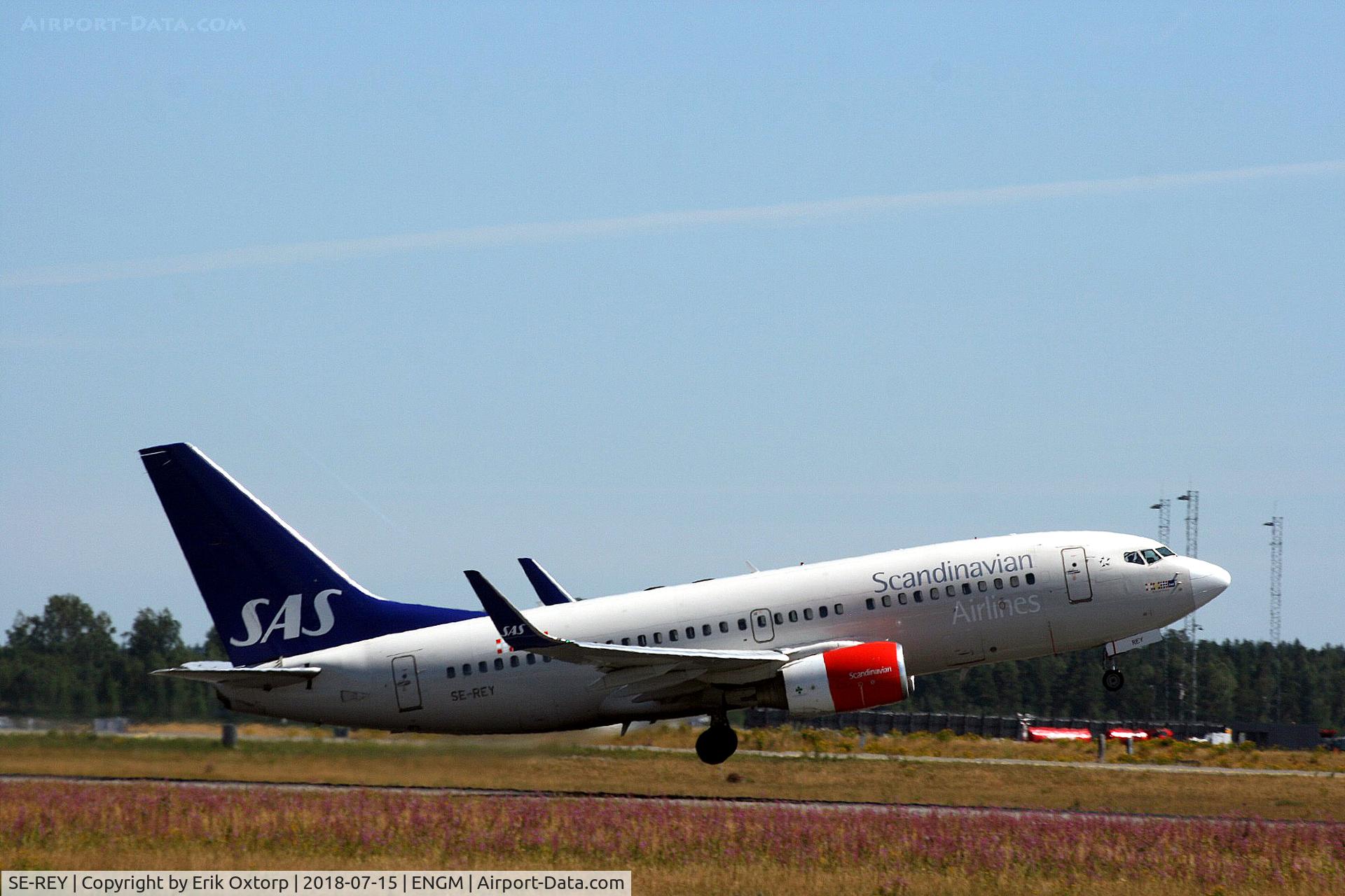 SE-REY, 2002 Boeing 737-76N C/N 32737, SE-REY in OSL