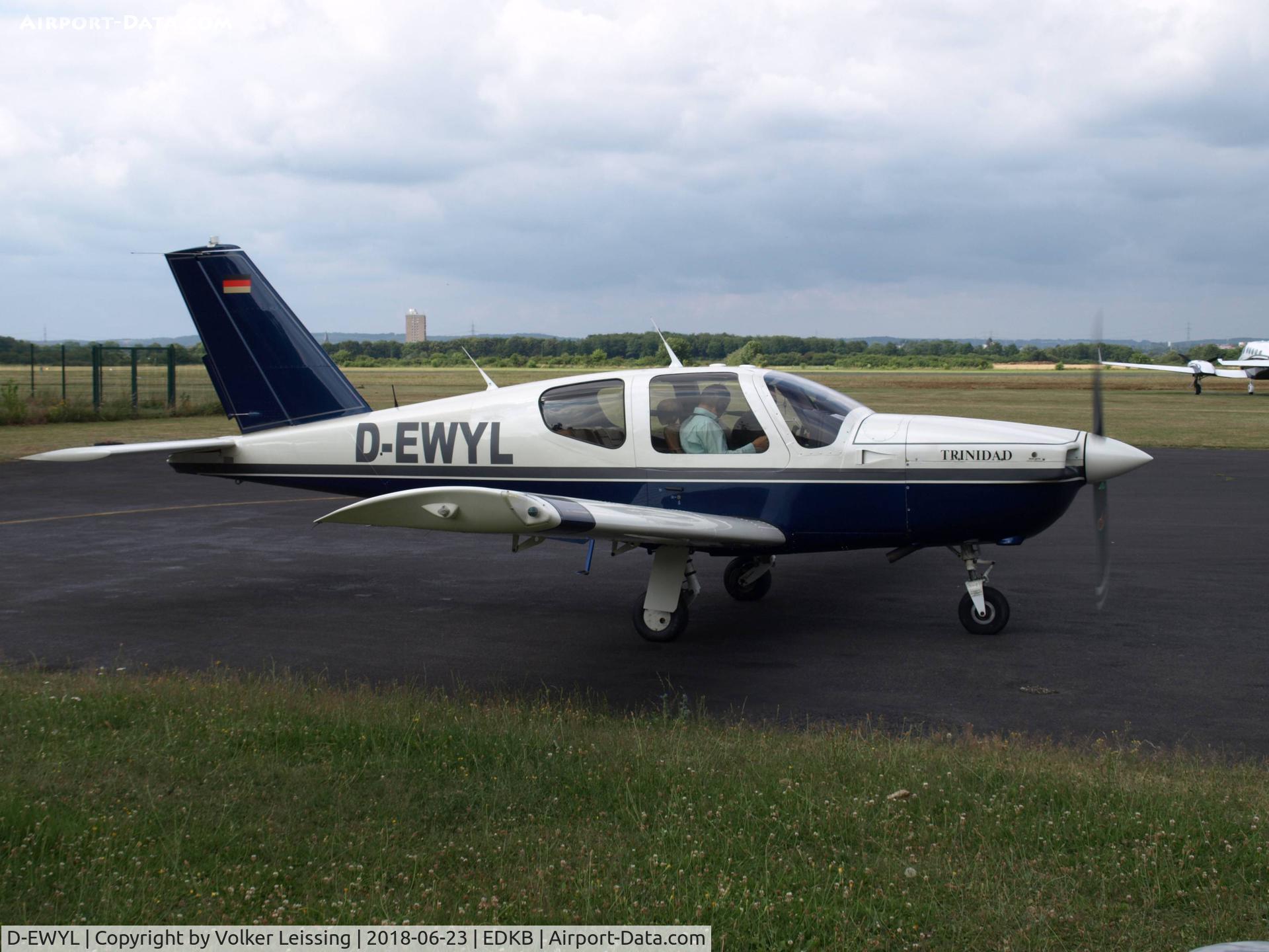 D-EWYL, 1990 Socata TB-20 Trinidad C/N 1031, Ready for taxi