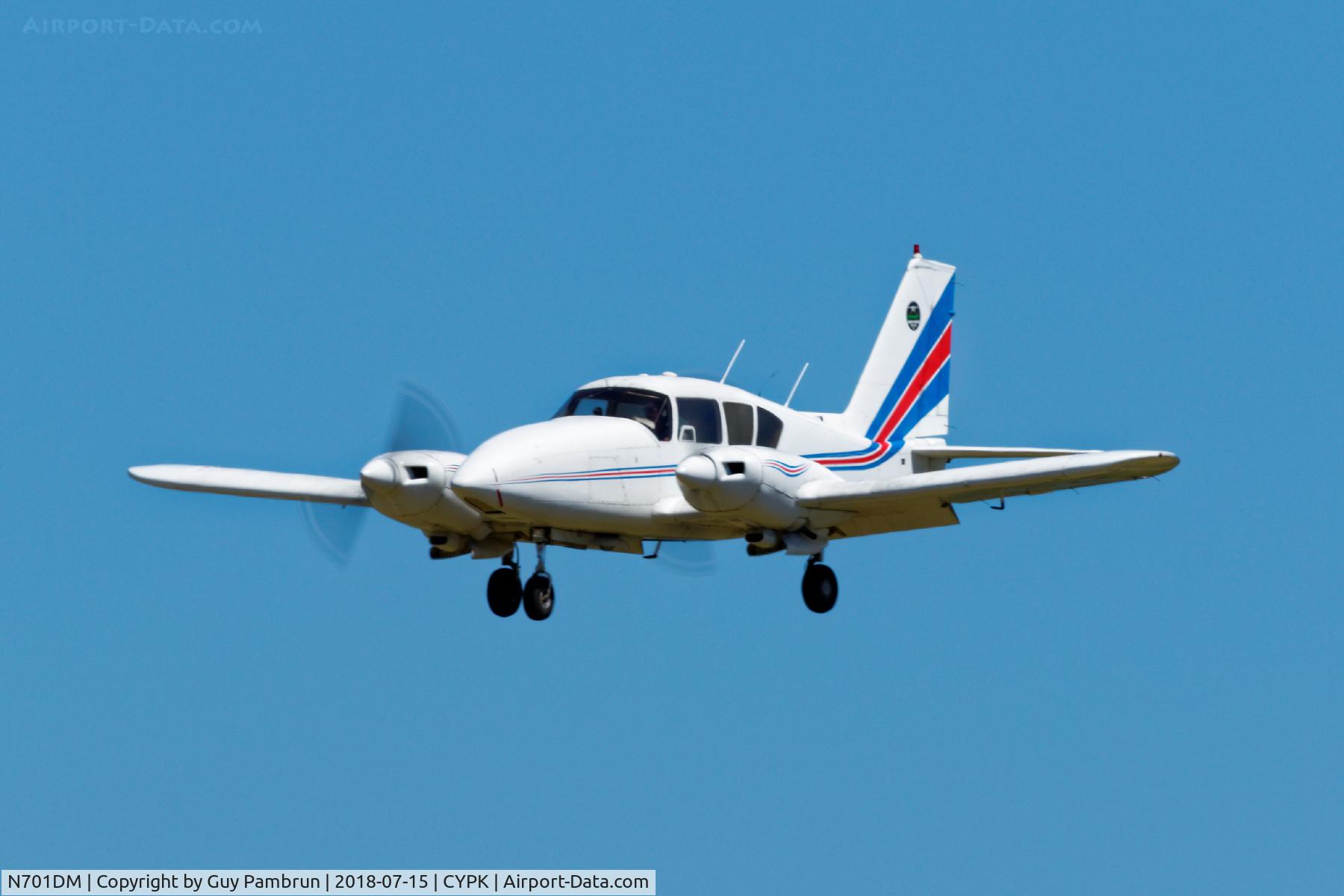 N701DM, 1966 Piper PA-23-250 C/N 27-3131, Landing