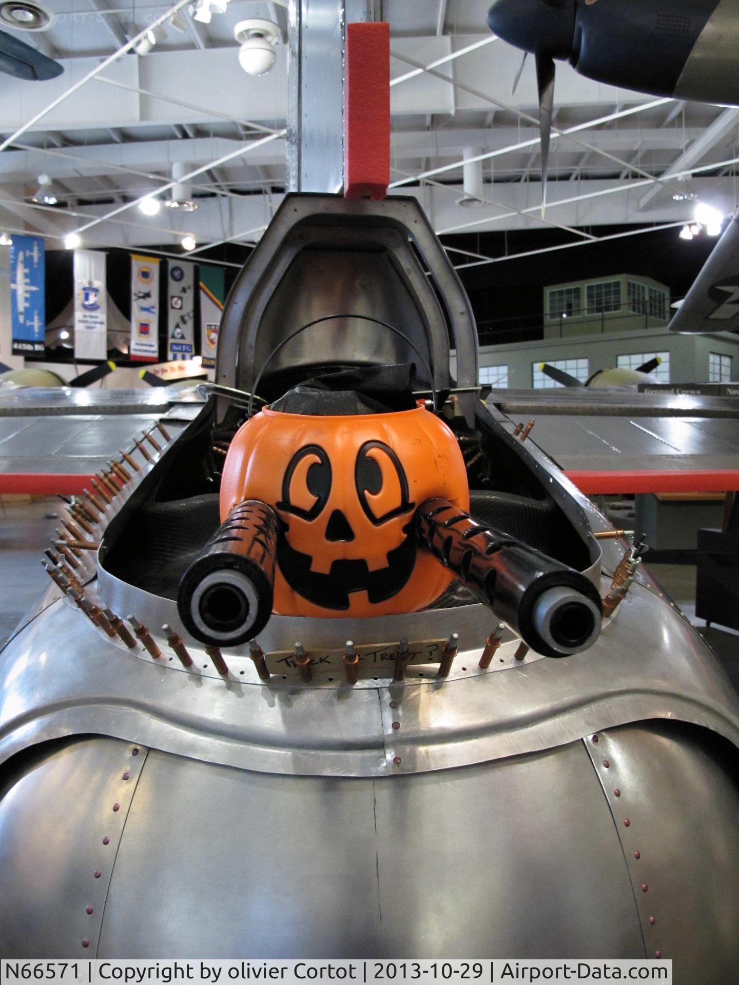 N66571, 1944 Boeing B-17G Flying Fortress C/N 32455, Halloween special !