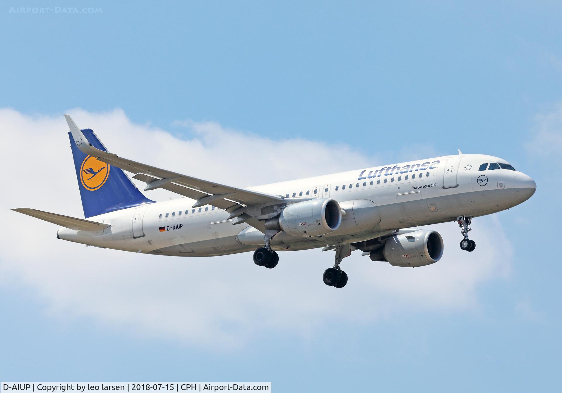 D-AIUP, 2015 Airbus A320-214 C/N 6807, Copenhagen 15.7.2018 L/D R-04L
