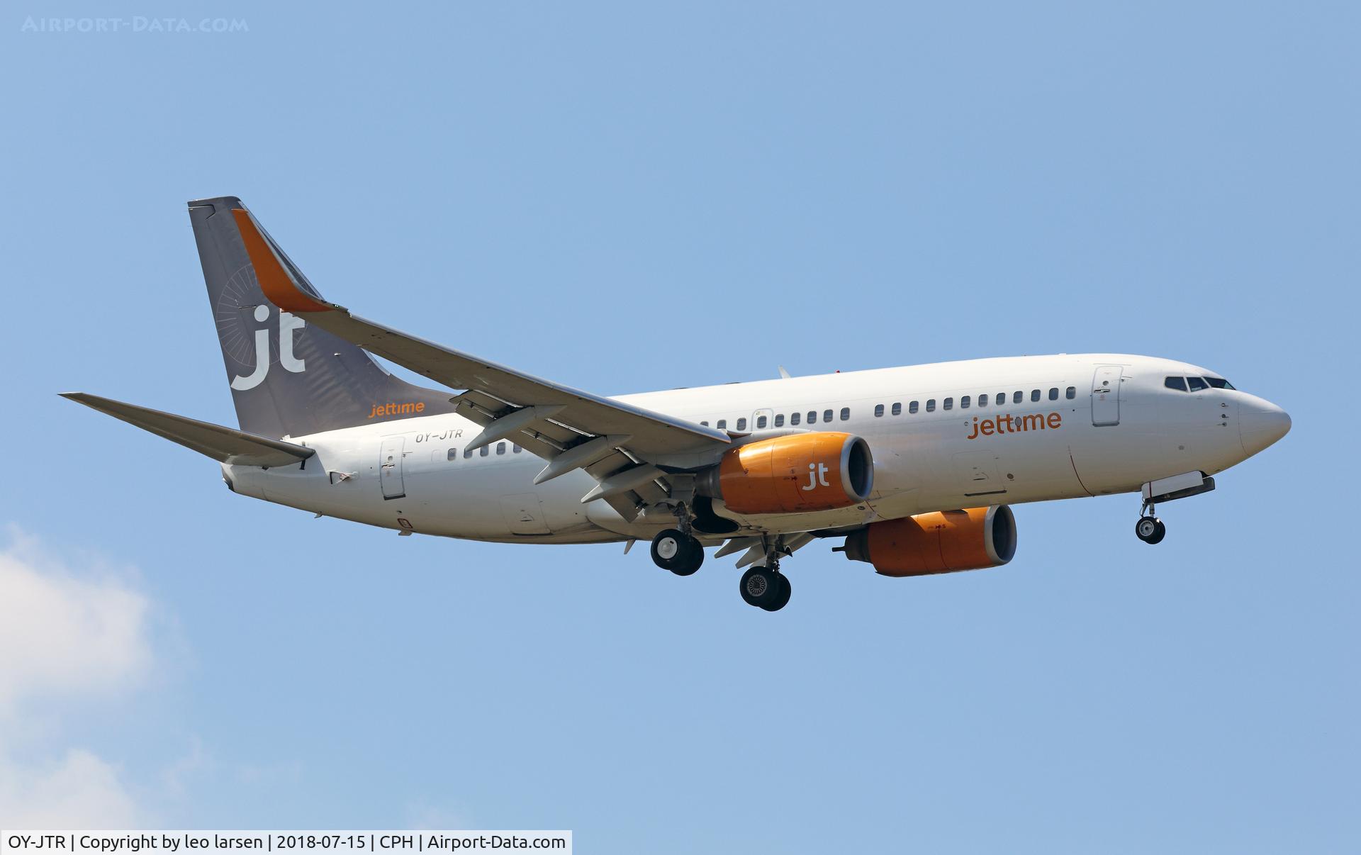 OY-JTR, 1999 Boeing 737-73A C/N 28497, Copenhagen 15.7.2018 L/D R-04L