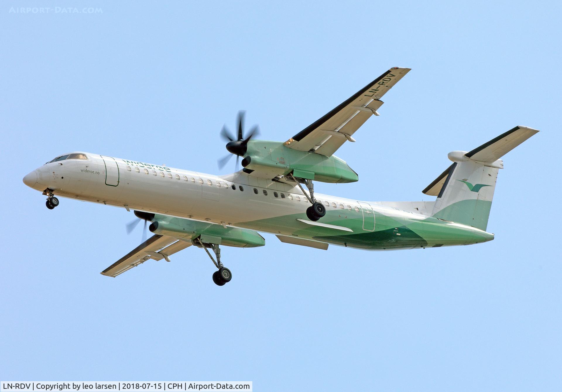 LN-RDV, 2001 De Havilland Canada DHC-8-402Q Dash 8 C/N 4062, Copenhagen 15.7.2018 L/D R-04L