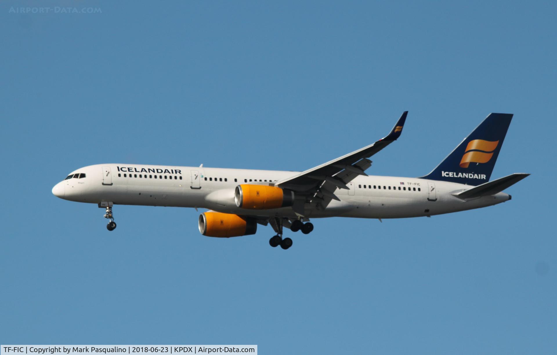TF-FIC, 2000 Boeing 757-23N C/N 30735, Boeing 757-23N