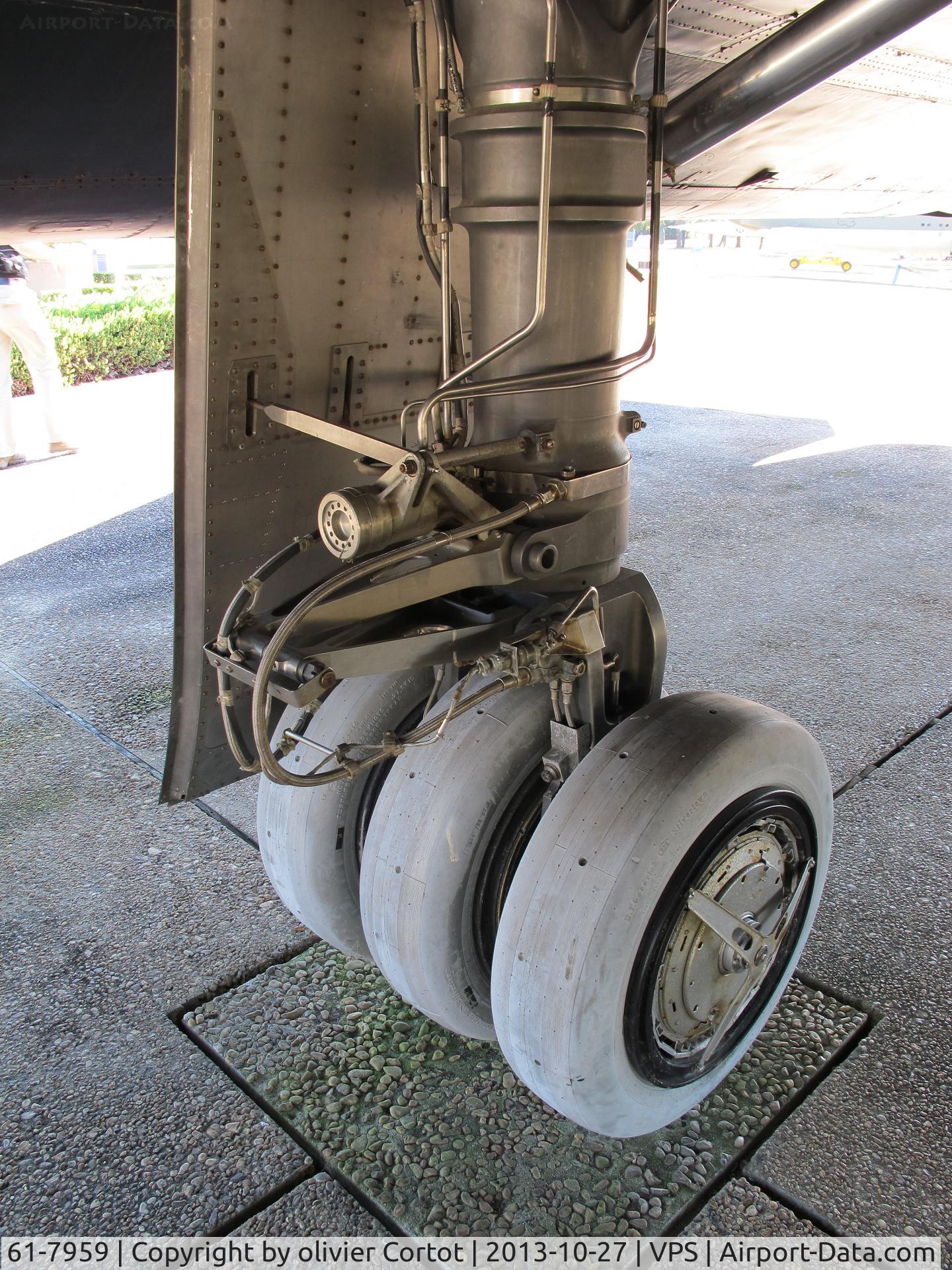 61-7959, 1961 Lockheed SR-71A Blackbird C/N 2010, the main landing gear