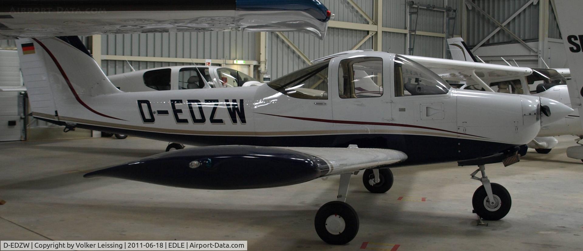 D-EDZW, 1981 Piper PA-38-112 Tomahawk Tomahawk C/N 38-81A0103, sleeping ;-)