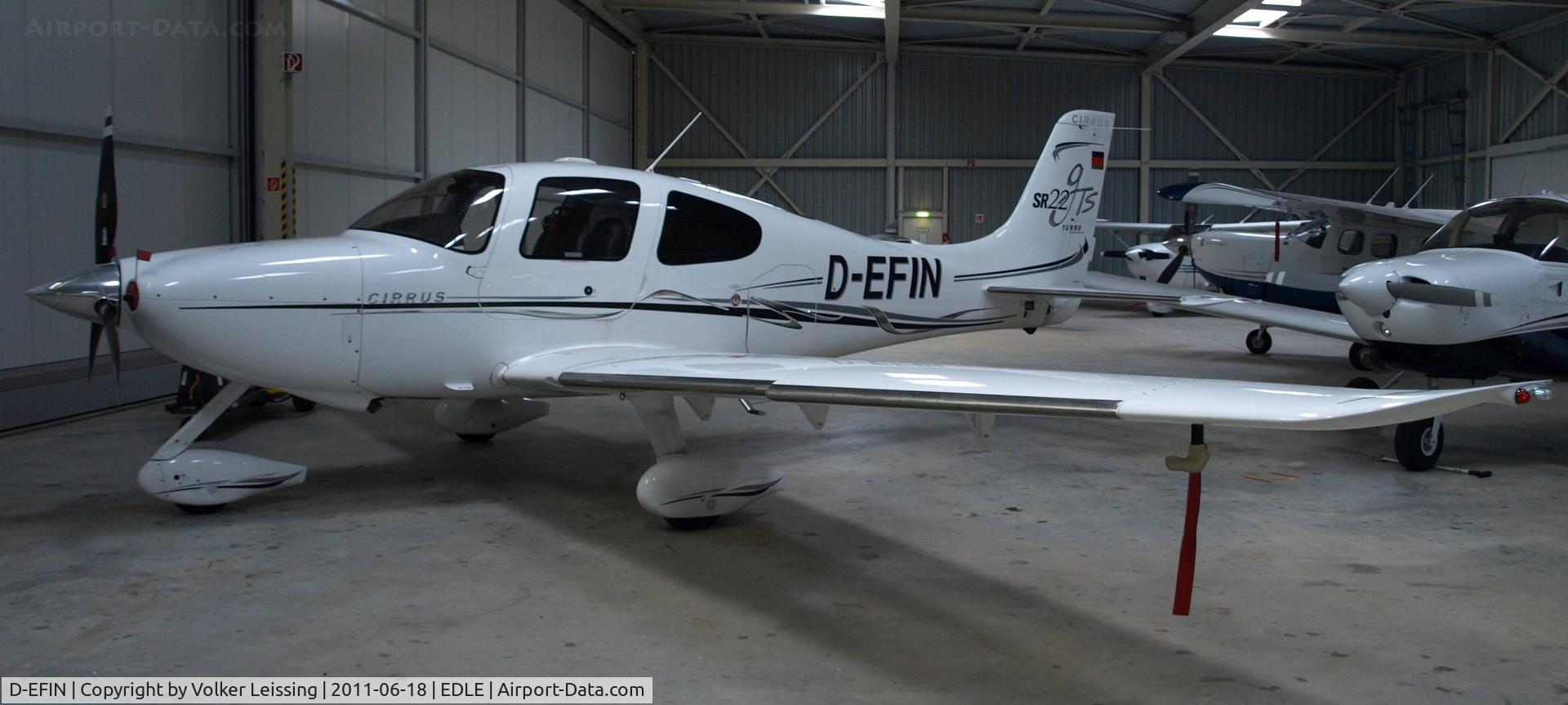 D-EFIN, 2006 Cirrus SR22  GTS C/N 2222, parking