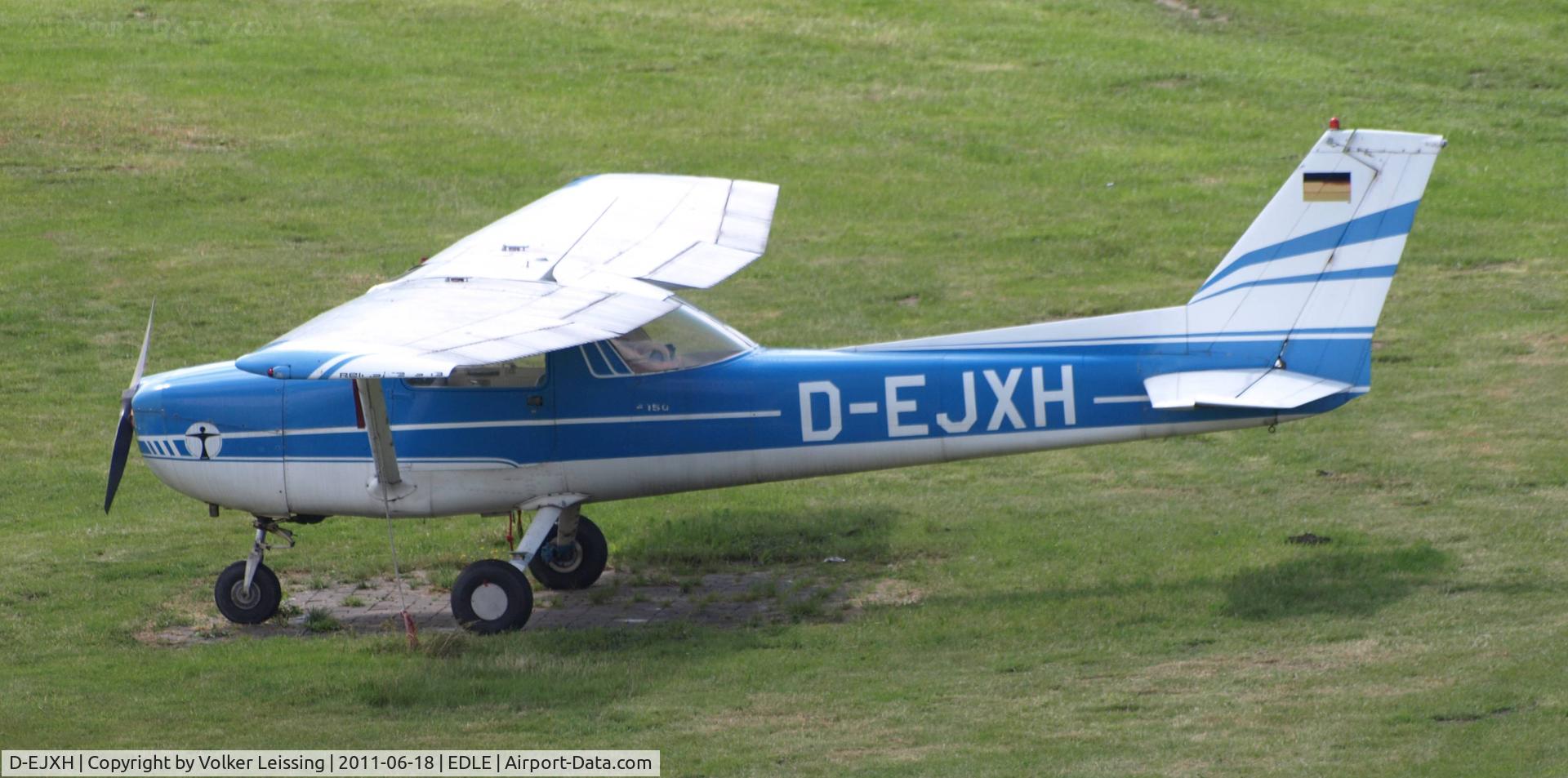 D-EJXH, 1974 Reims F150L C/N F15000985, parking