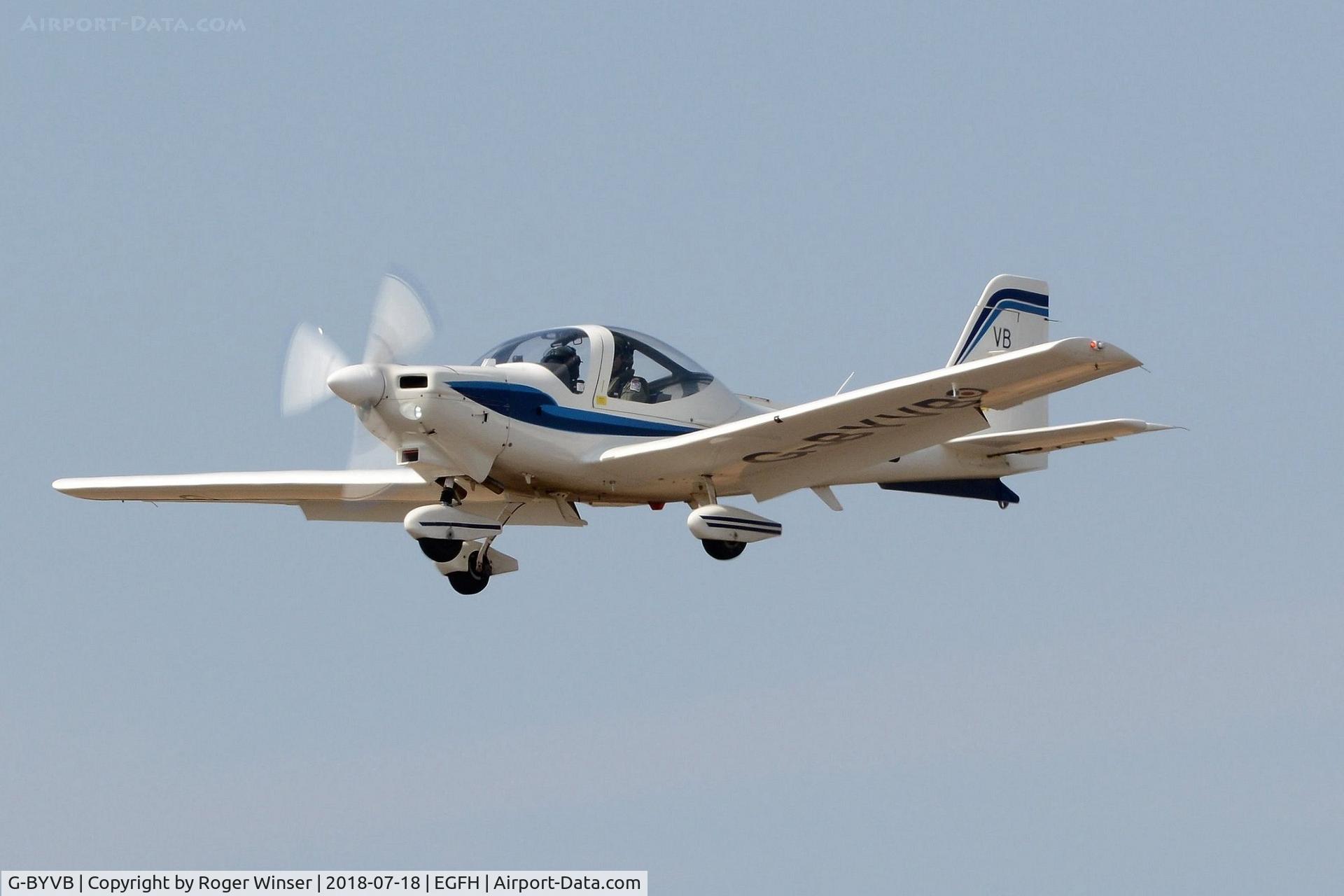 G-BYVB, 2000 Grob G-115E Tutor T1 C/N 82112/E, UWAS Tutor T.1 aircraft coded VB low over Runway 22.