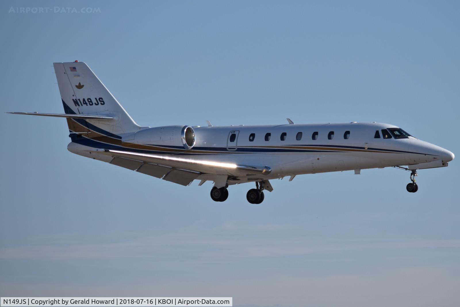 N149JS, 2009 Cessna 680 Citation Sovereign C/N 680-0281, Landing RWY 10R.