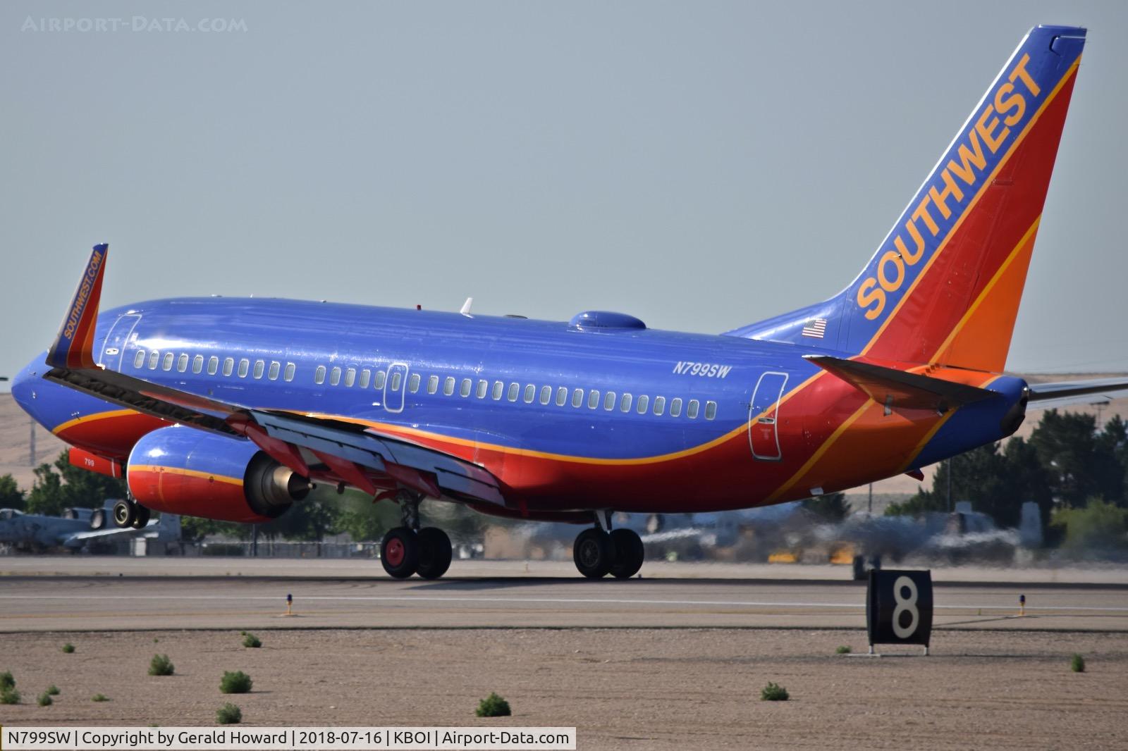 N799SW, 1998 Boeing 737-7Q8 C/N 28209, Touch down on RWY 10L.